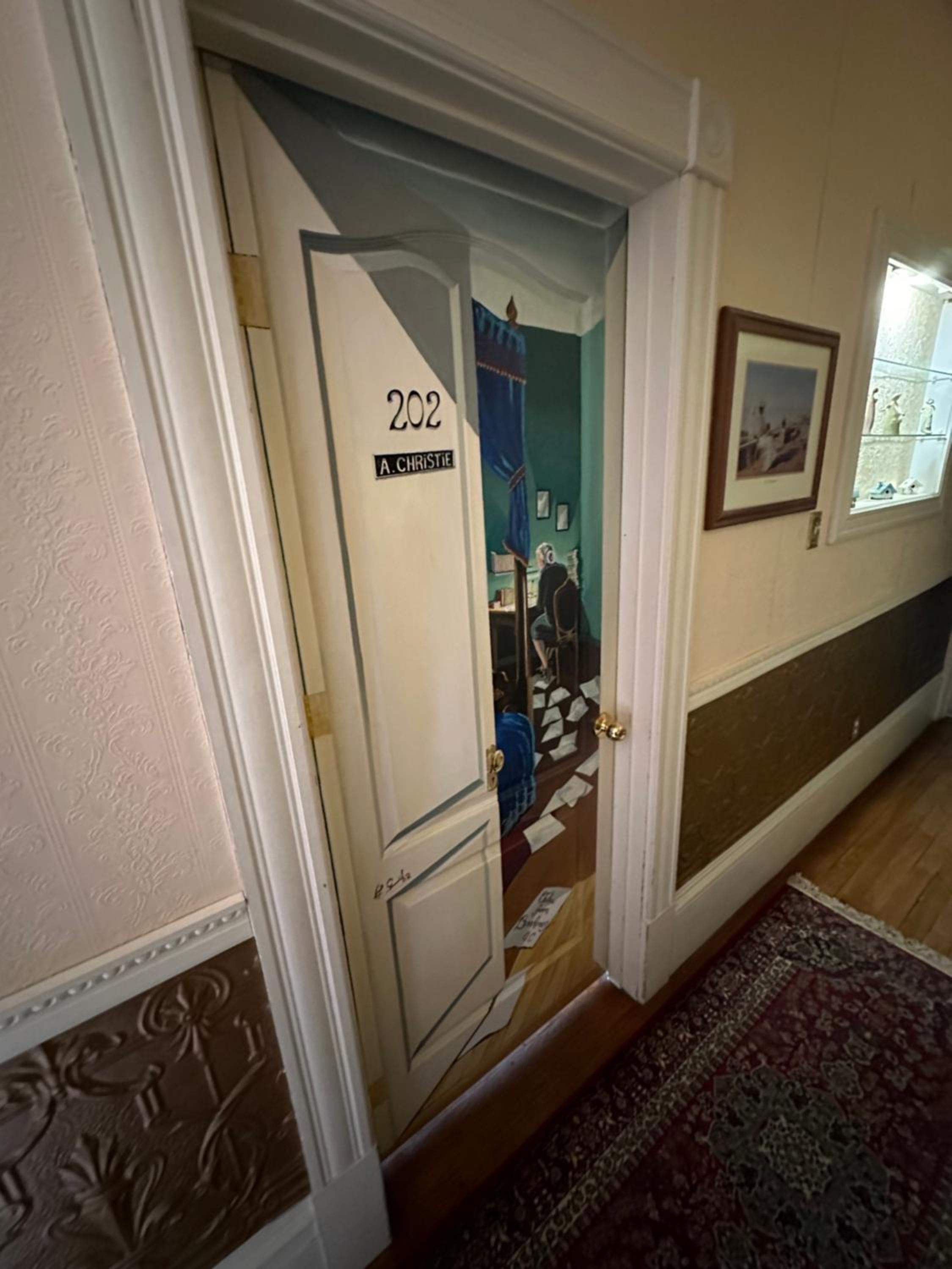 Queen Suite photo 2