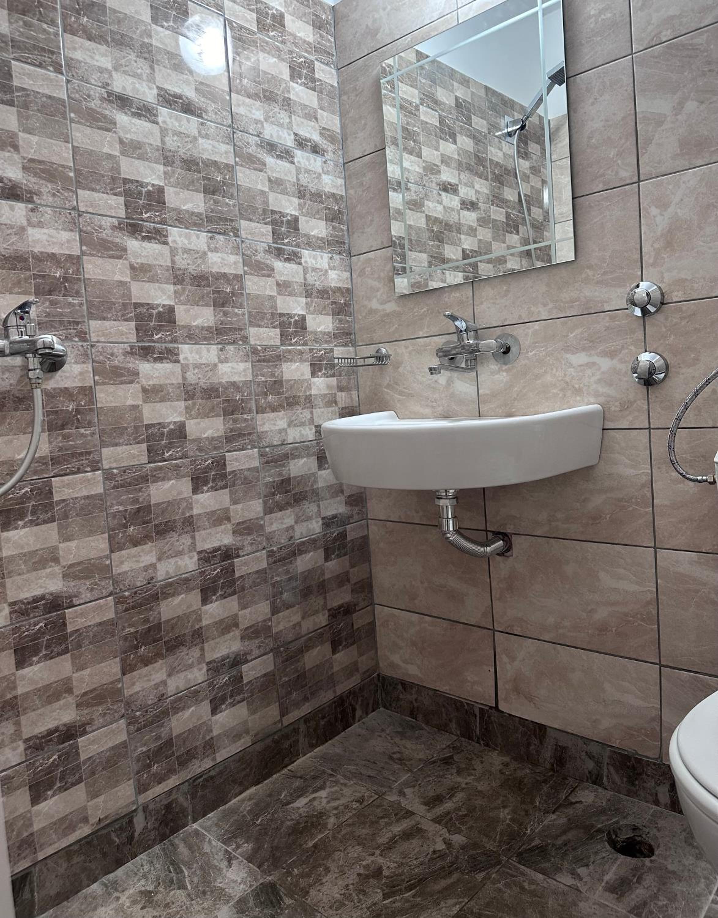 Budget Twin Room (2 Adults + 1 Child)-First Floor  photo 1