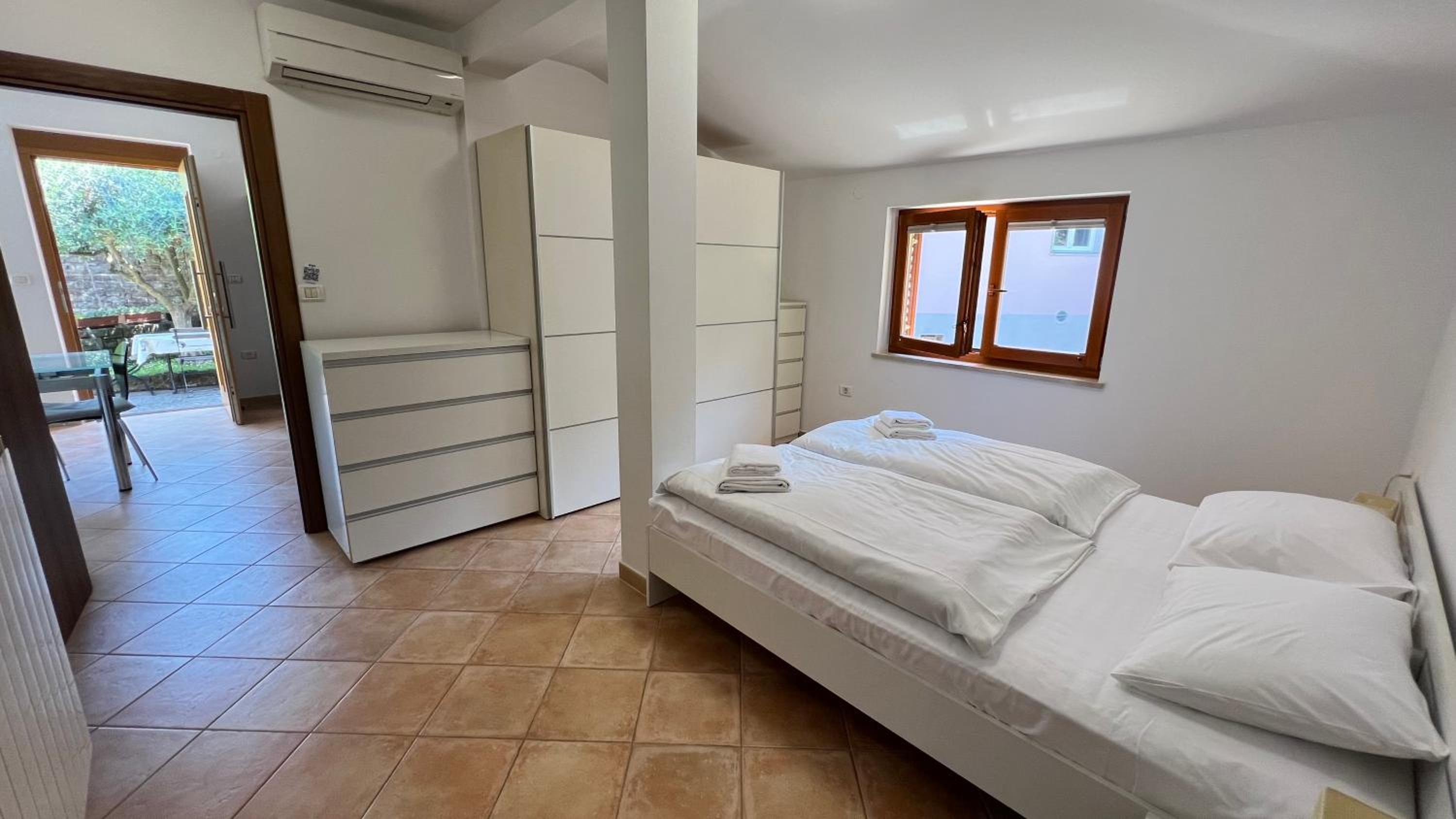 One-Bedroom Apartment photo 3