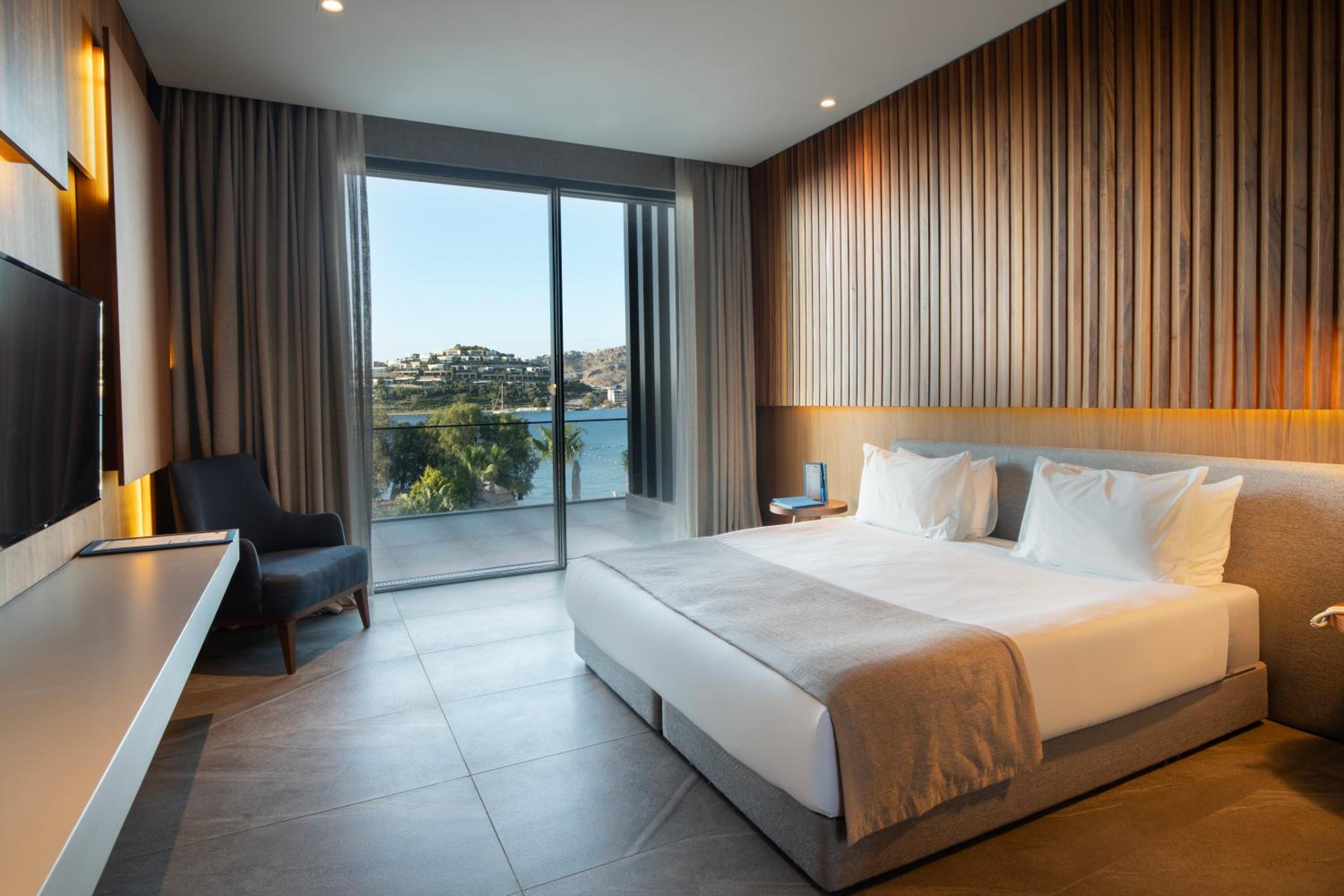 Deluxe Double or Twin Room with Sea View - Photo 1