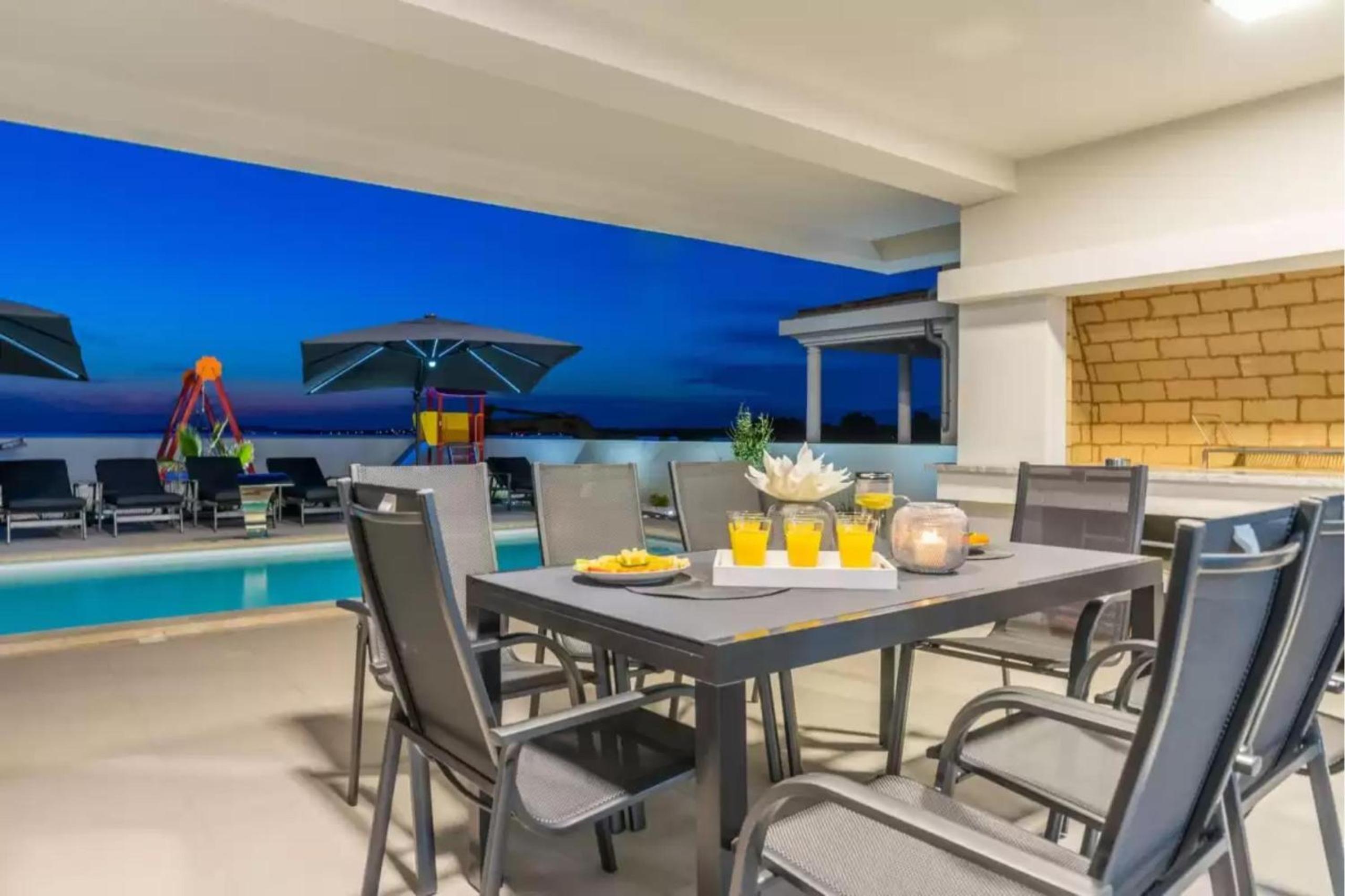 Villa photo 1