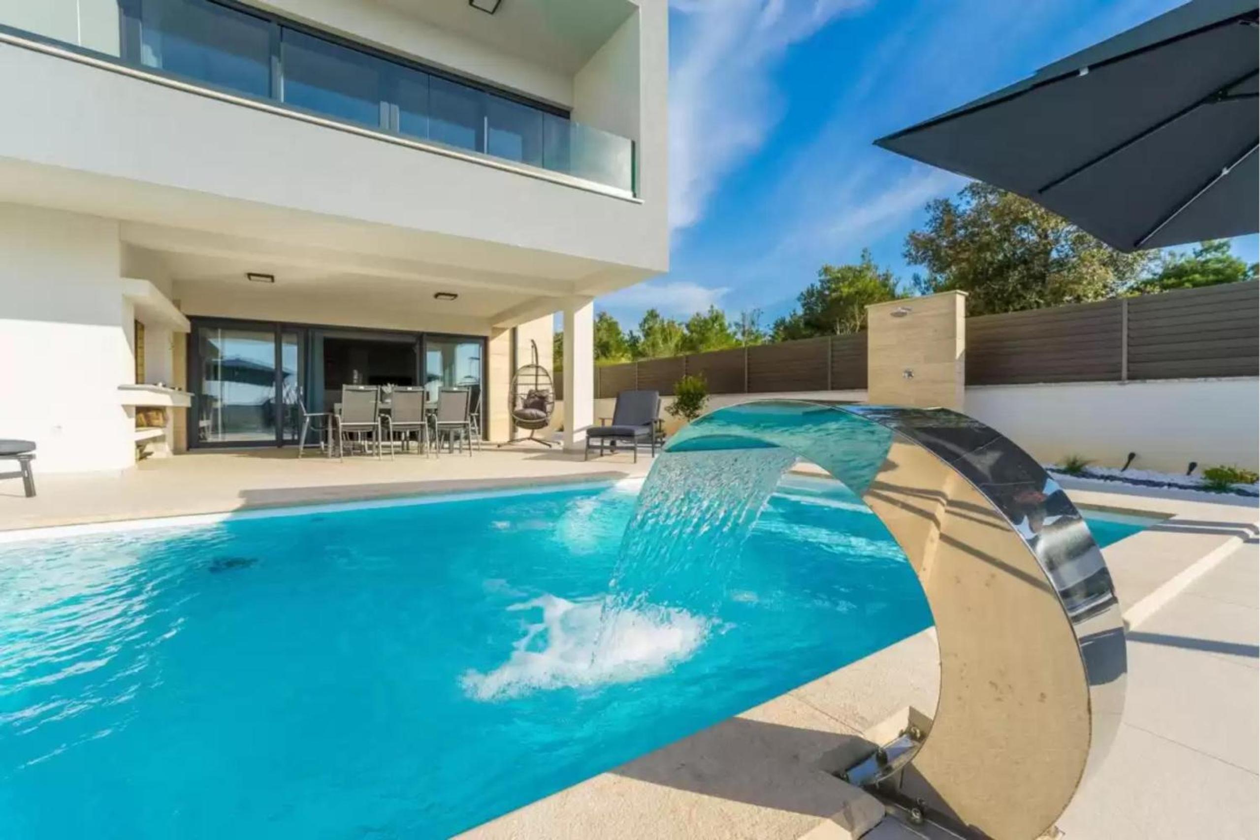 Villa photo 3