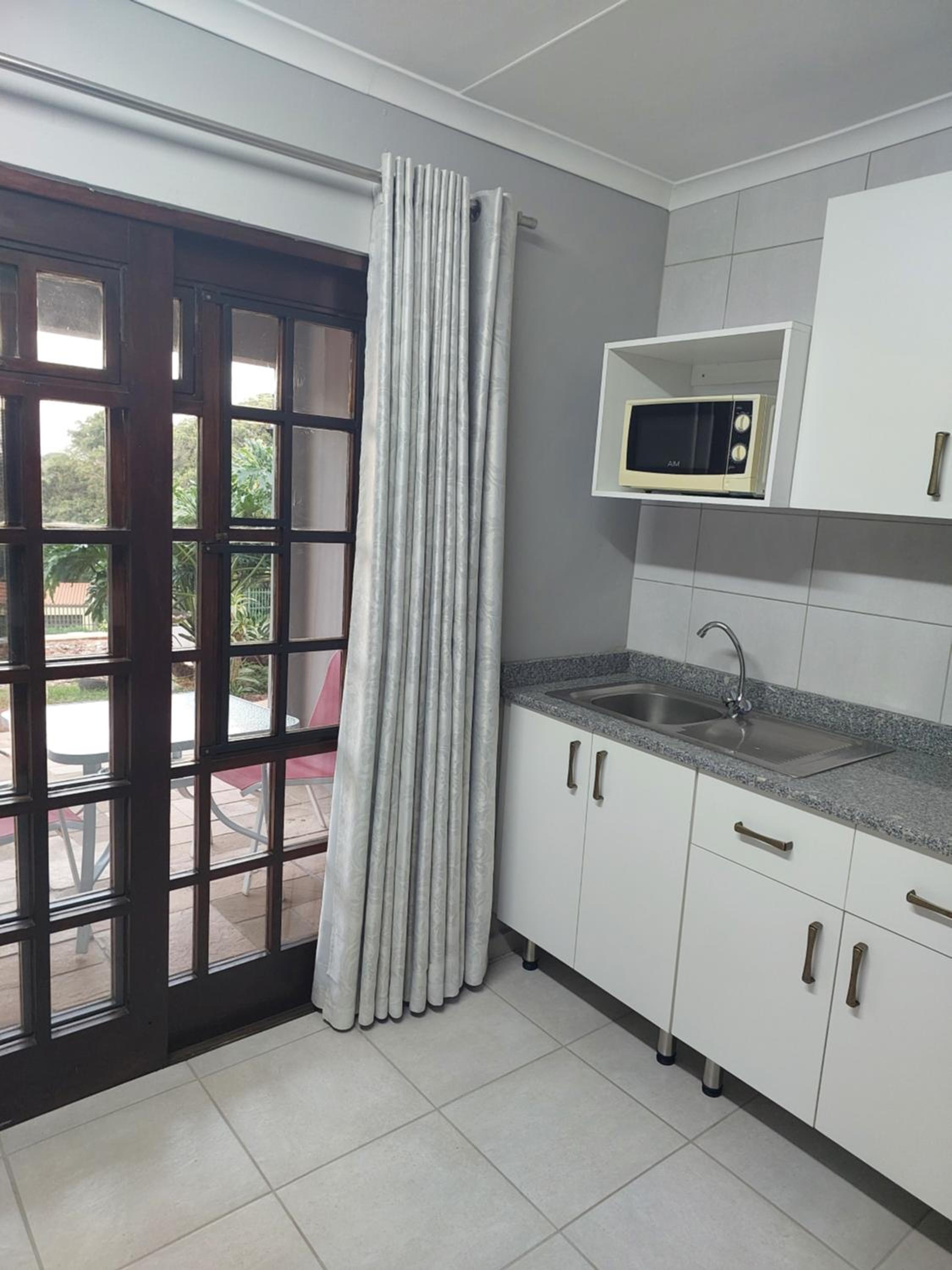 Studio with Garden View - Photo 20