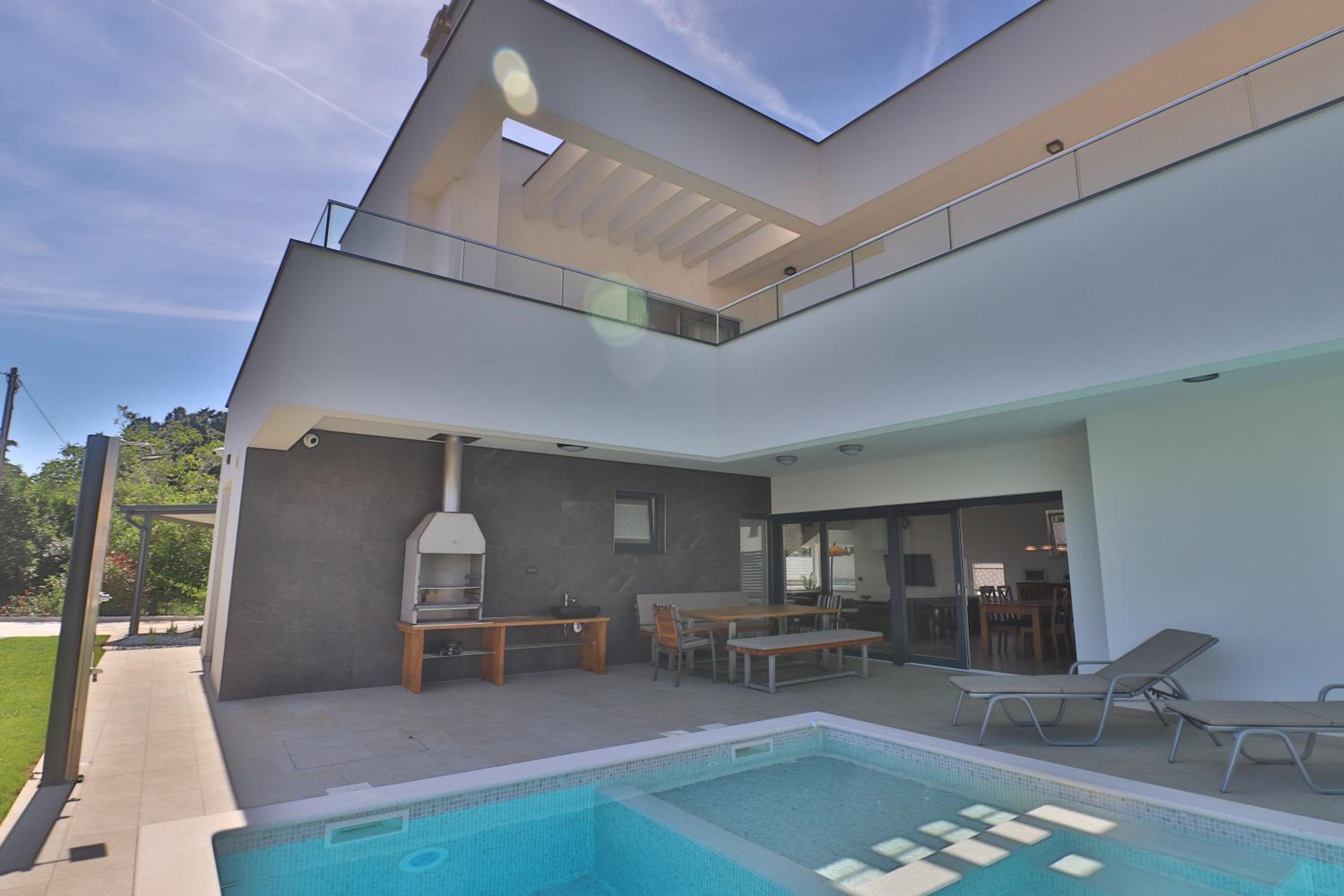 Villa photo 2