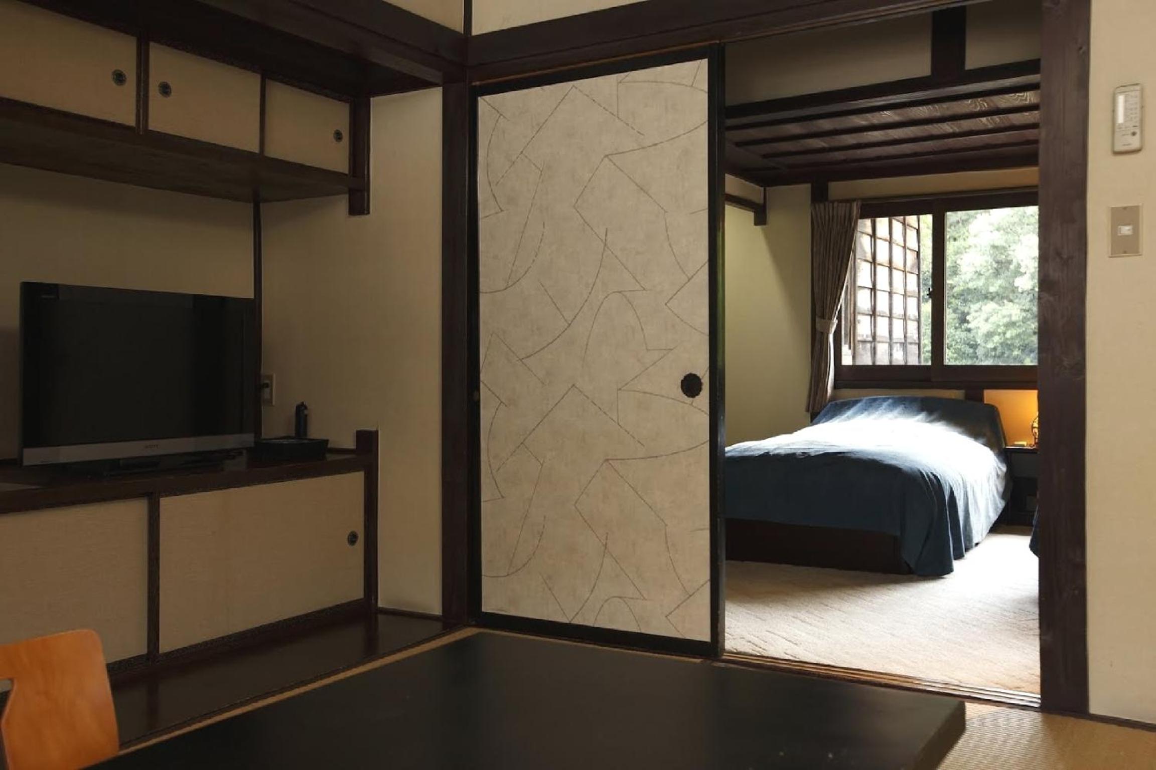 Standard Room with Tatami Area and Shared Bathroom photo 2