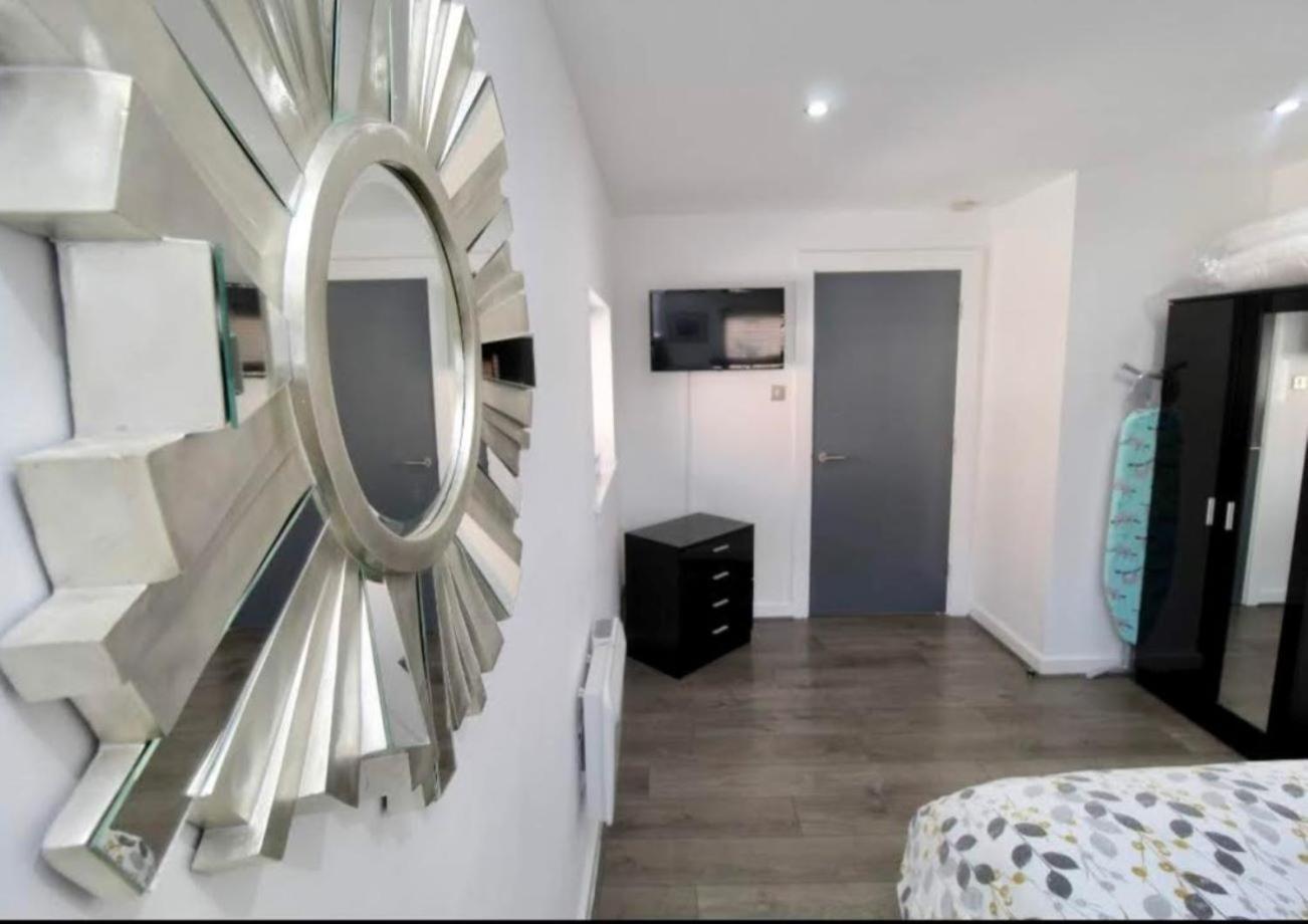 One-Bedroom Apartment - Photo 1
