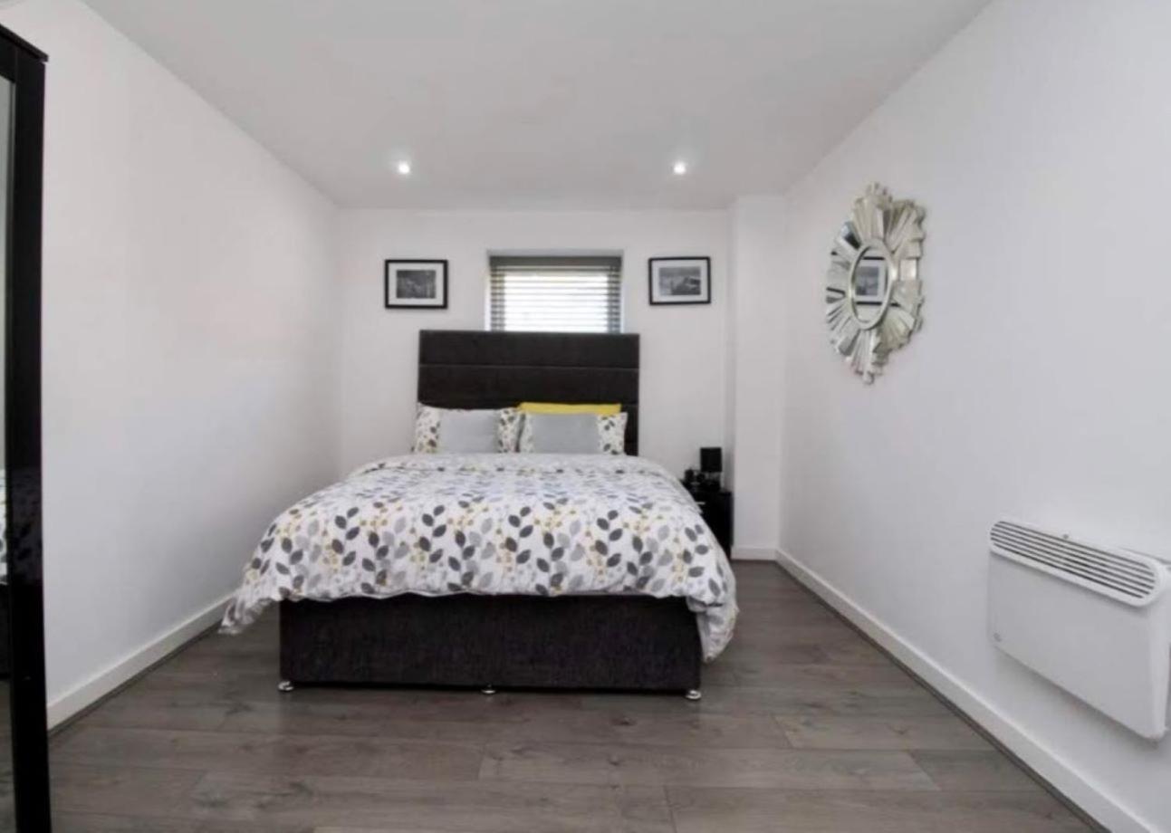 One-Bedroom Apartment - Photo 9