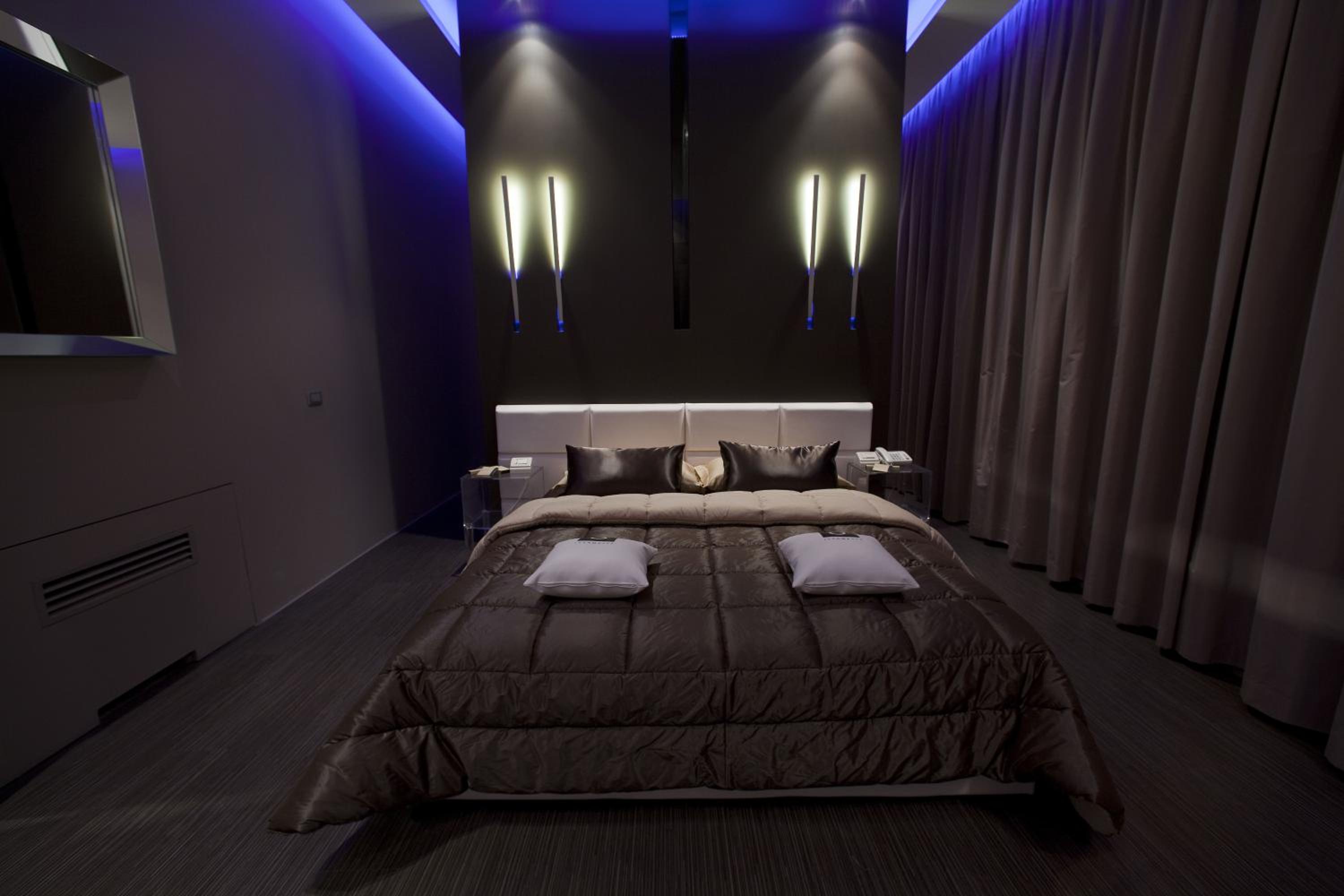 King Suite with Balcony - Photo 1
