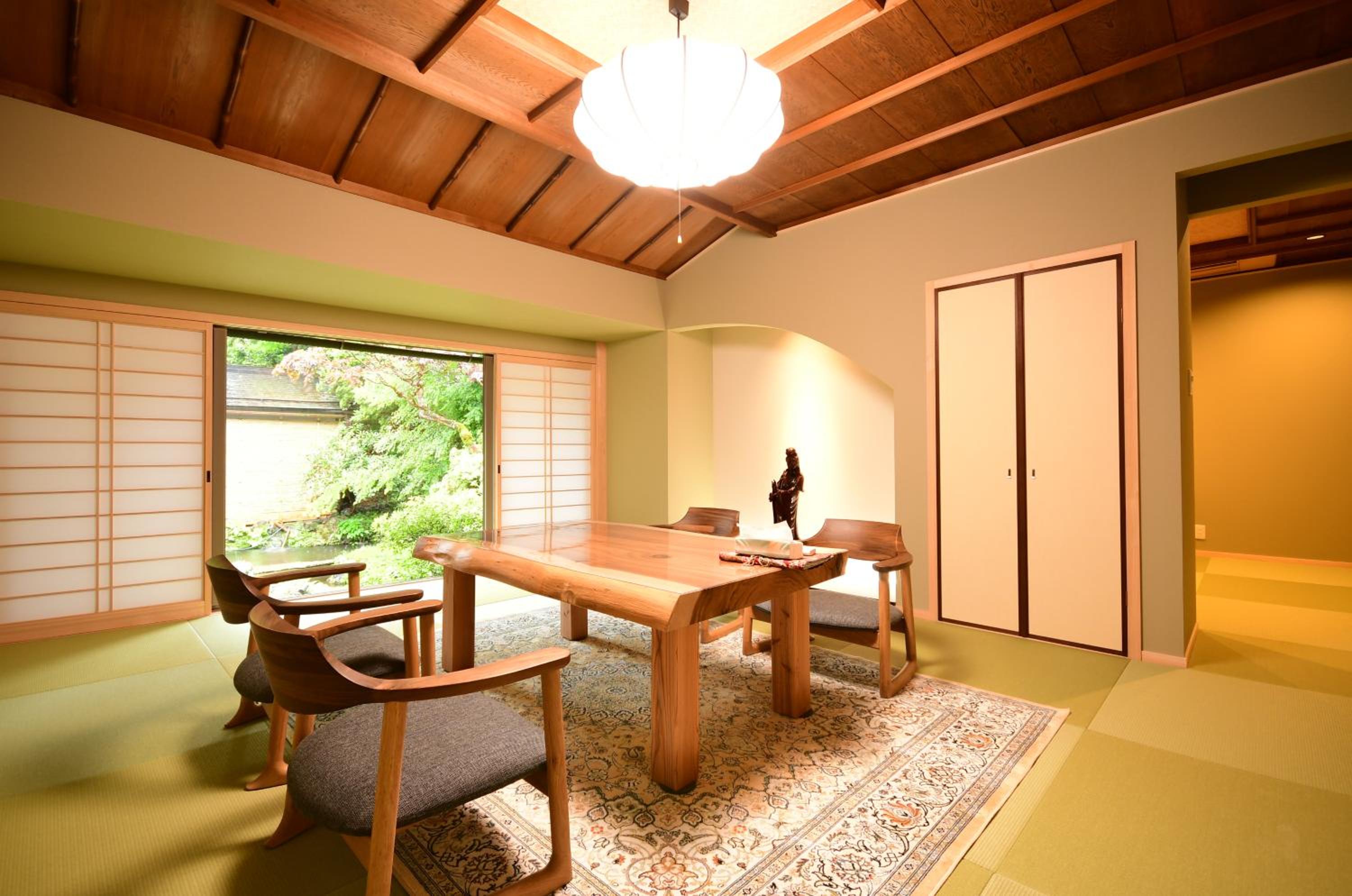 Deluxe Family Room photo 1