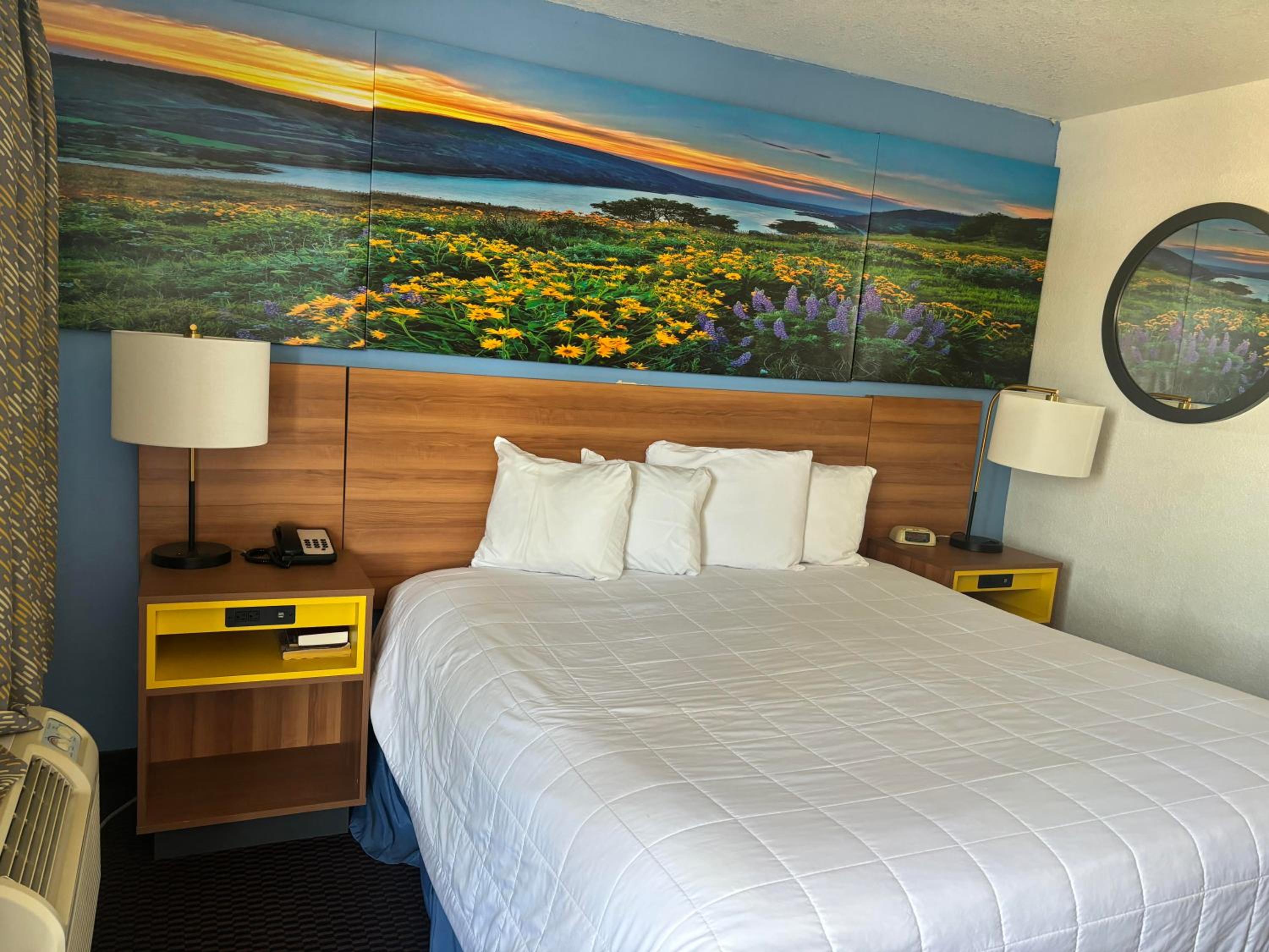 King Room - Non-Smoking - Photo 2
