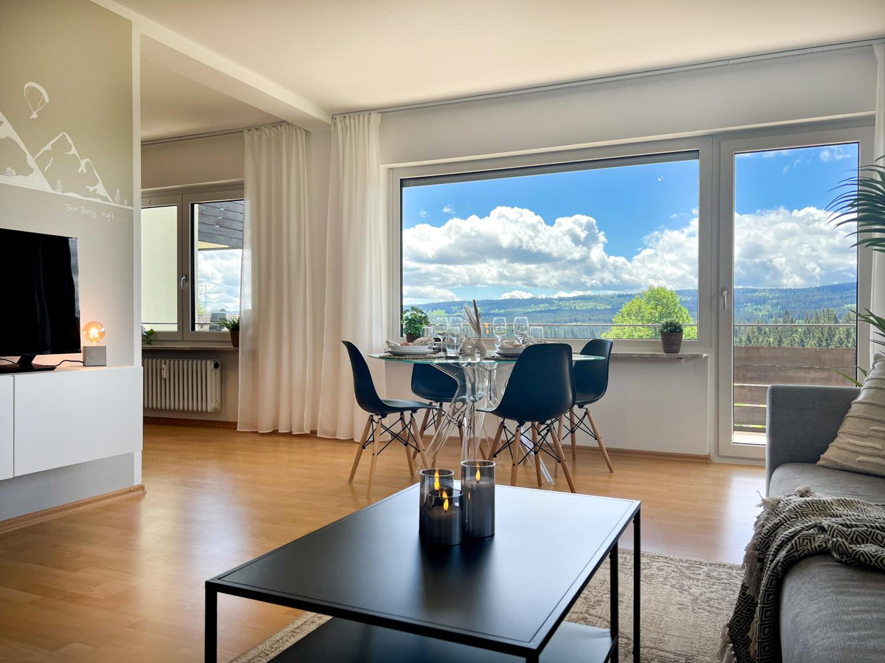 Apartment with Balcony photo 3