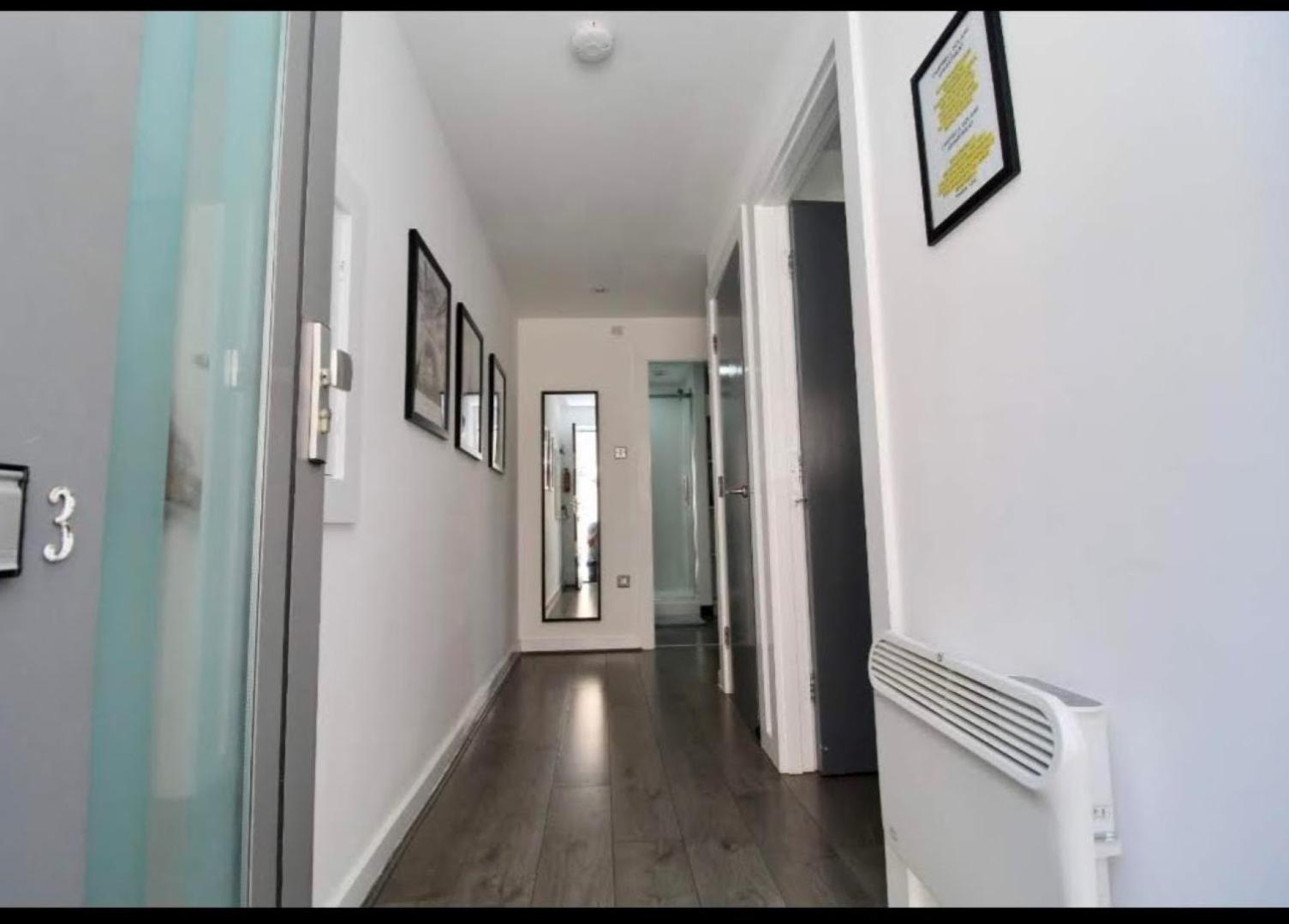 One-Bedroom Apartment - Photo 12