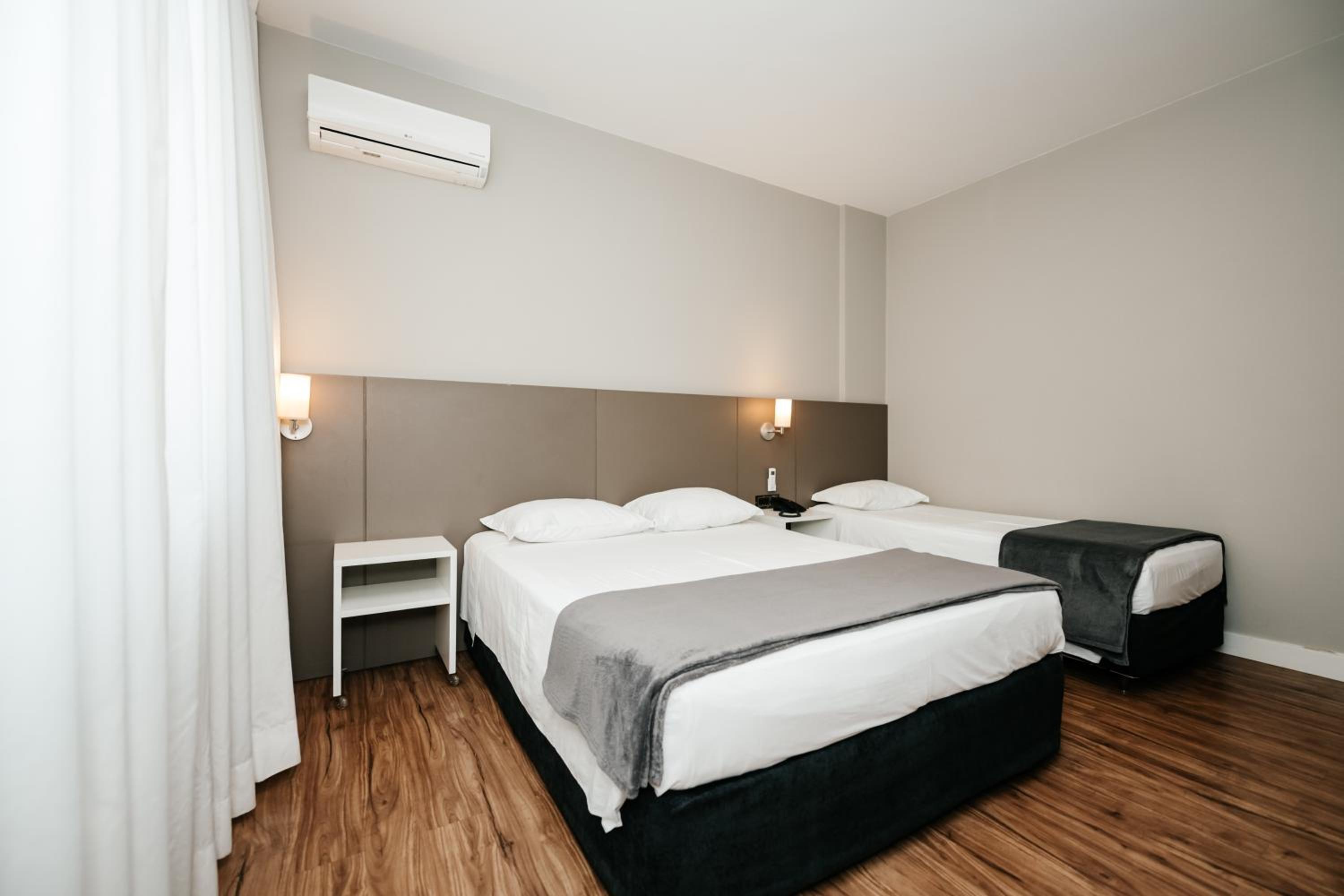 Deluxe Triple Room with 1 Double Bed and 1 Single Bed photo 3
