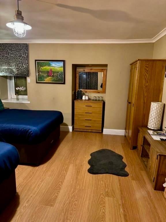 Triple Room with Private Bathroom - Photo 10