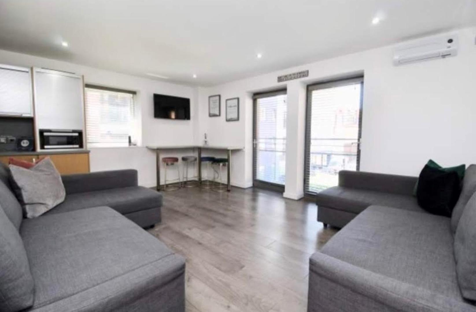 One-Bedroom Apartment - Photo 16