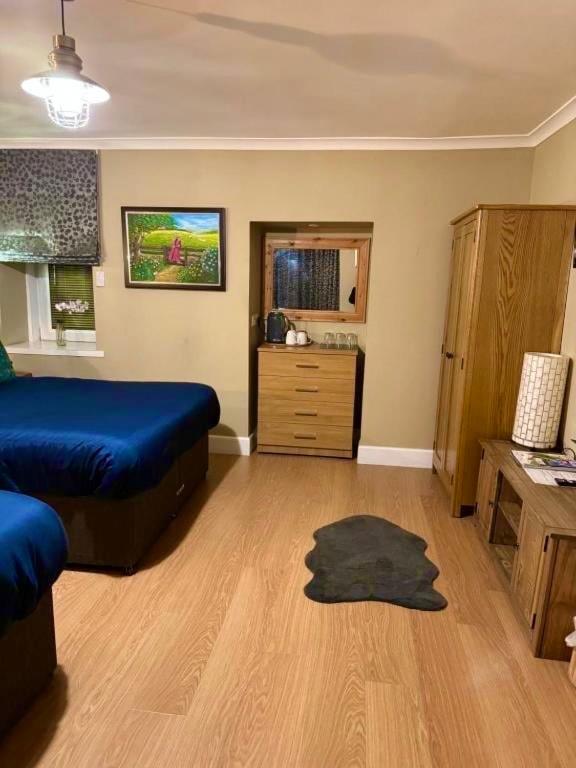 Triple Room with Private Bathroom - Photo 2