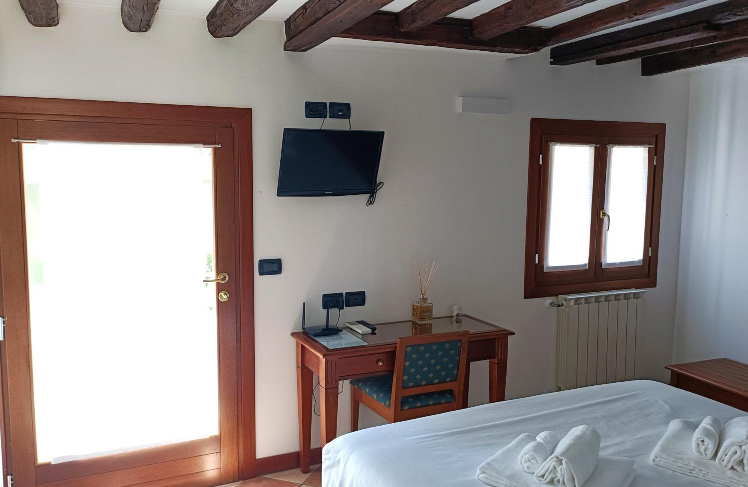 One-Bedroom Apartment with Garden photo 3
