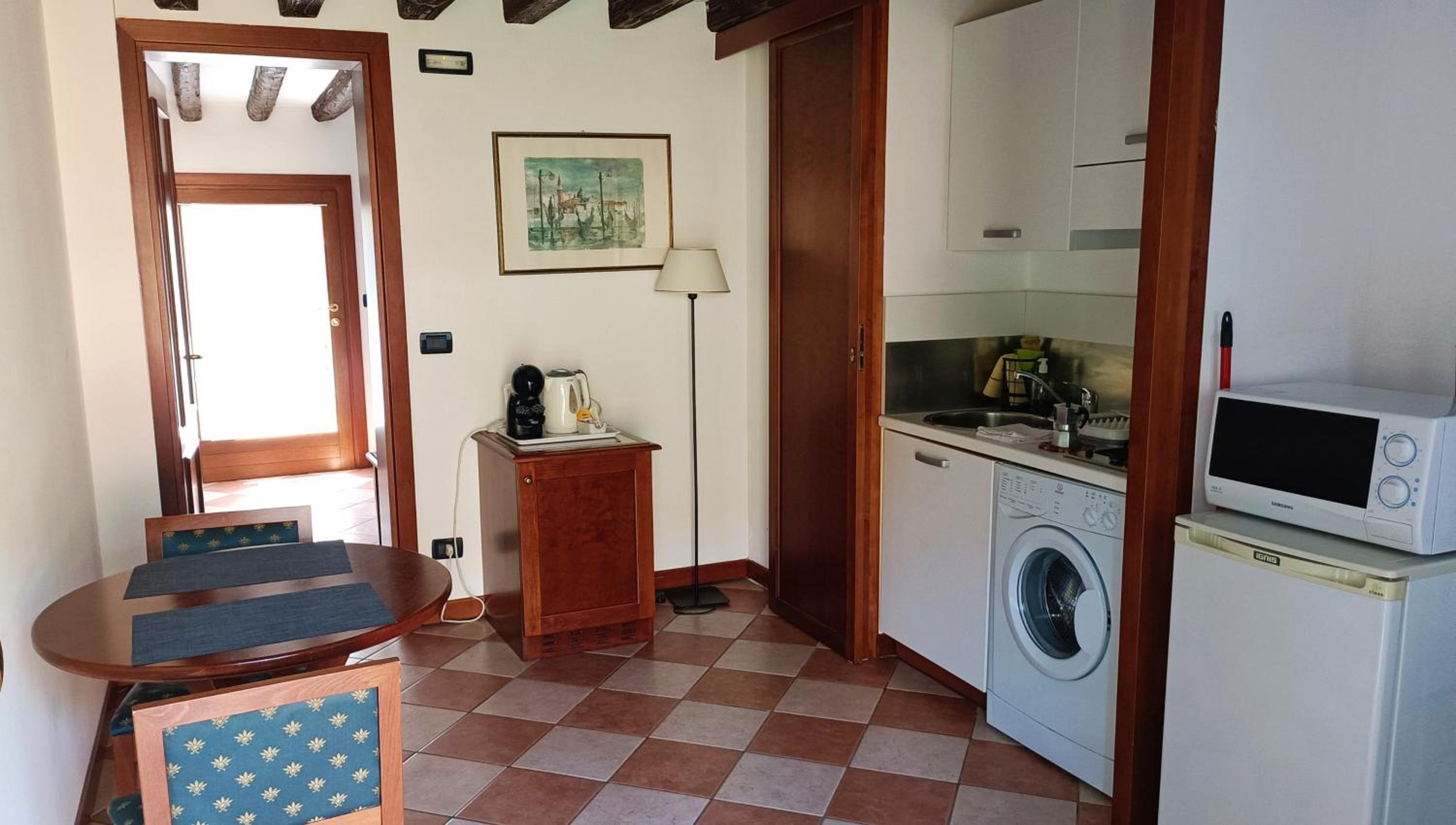 One-Bedroom Apartment with Garden photo 3