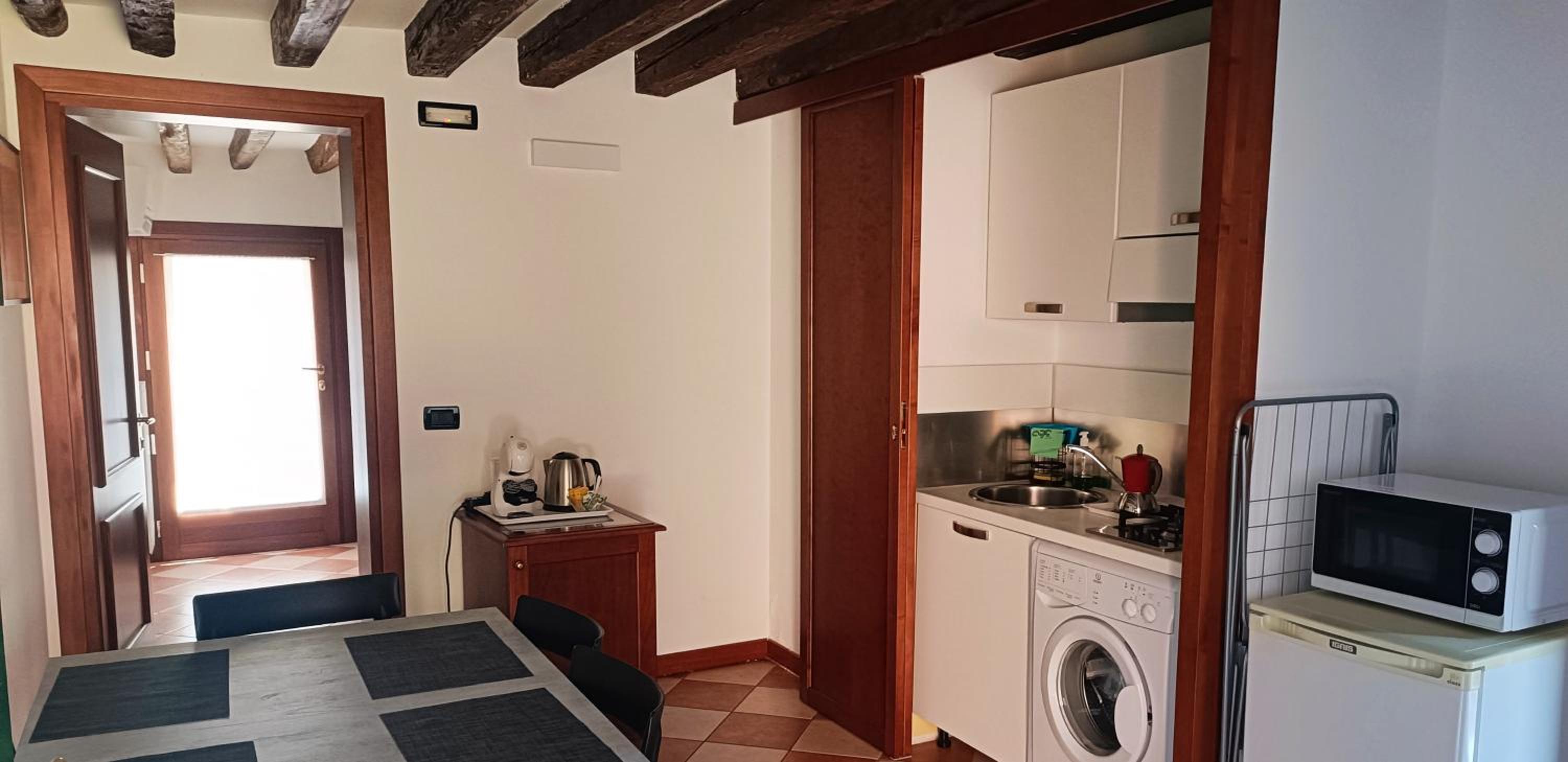 One-Bedroom Apartment with Garden photo 3