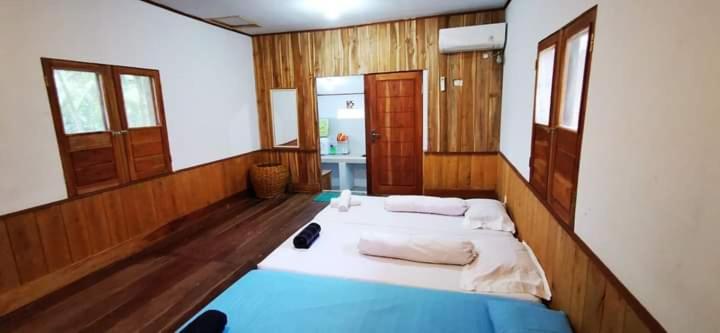 Family Room with Side Sea View - Photo 17