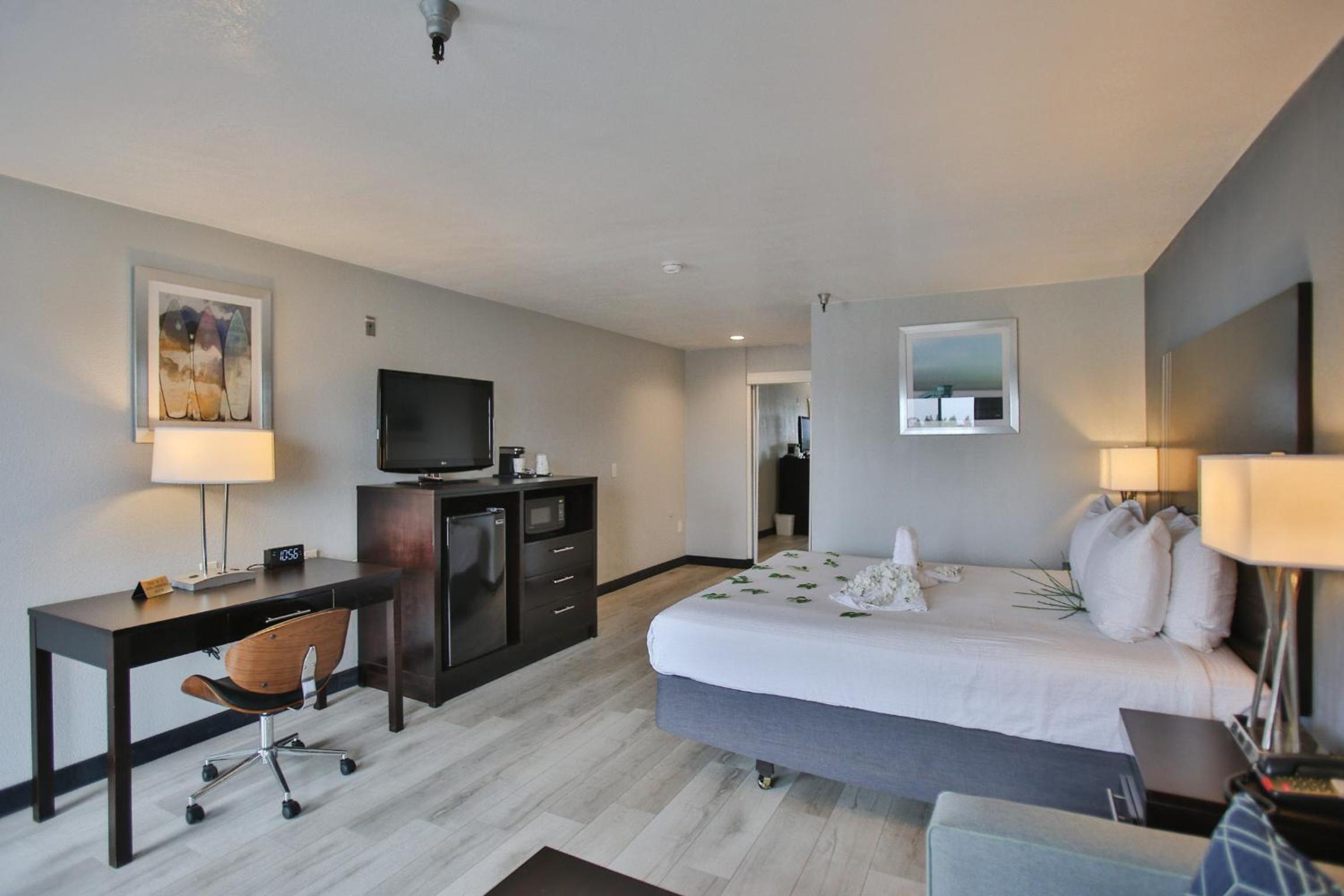 King Suite with One-Bedroom, Wet Bar and Sofa - Non-Smoking photo 3
