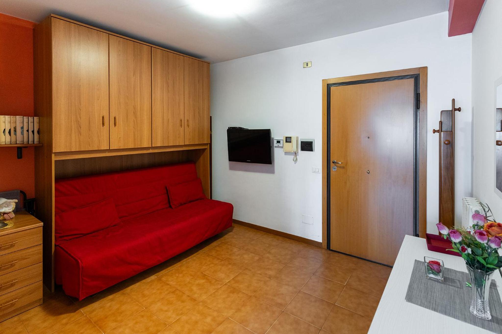 One-Bedroom Apartment photo 2