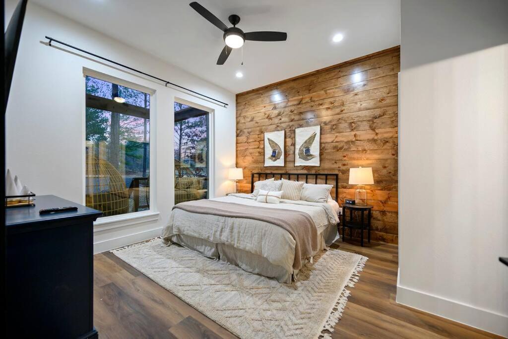 Three-Bedroom House photo 2