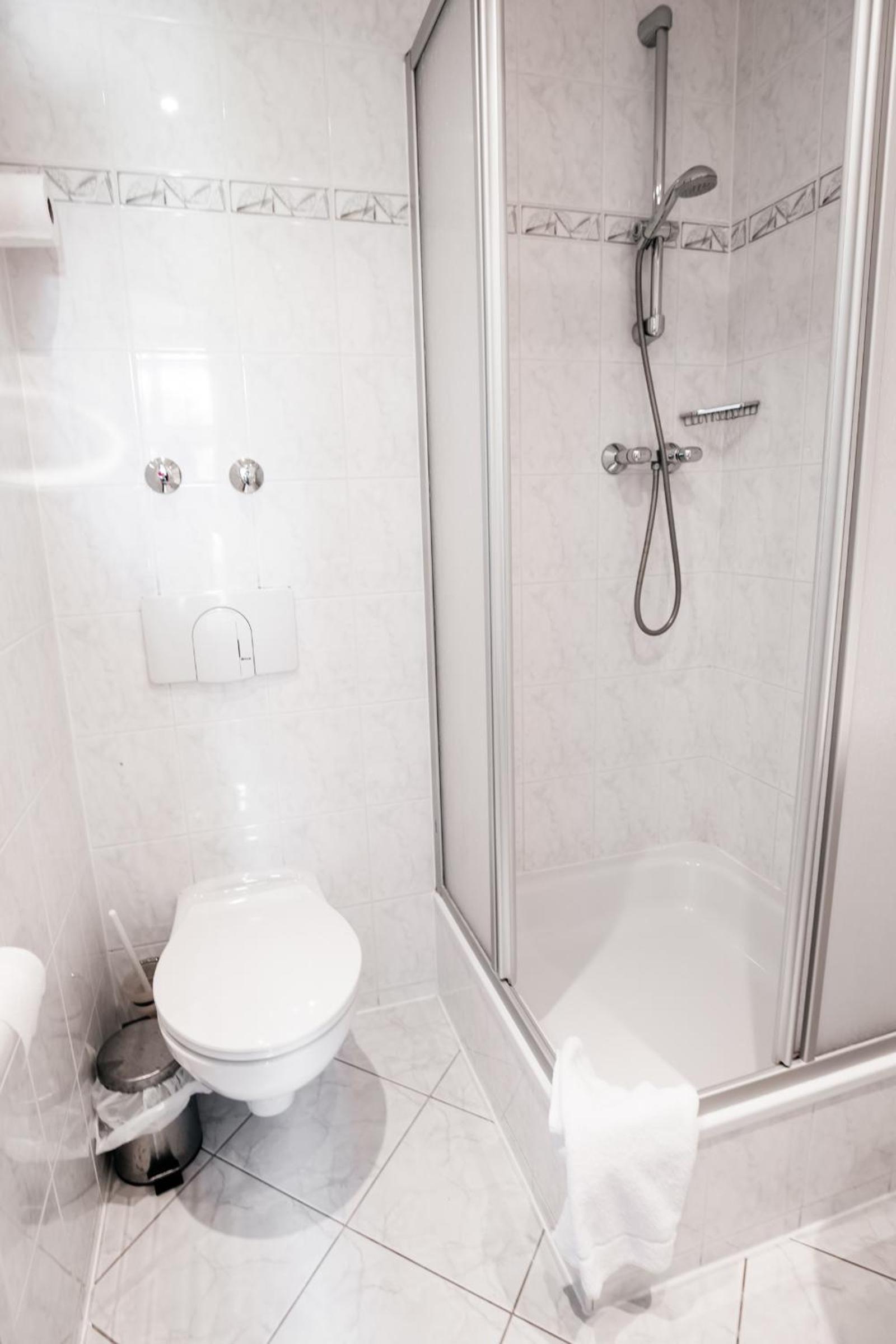 Single Room with Shower photo 3