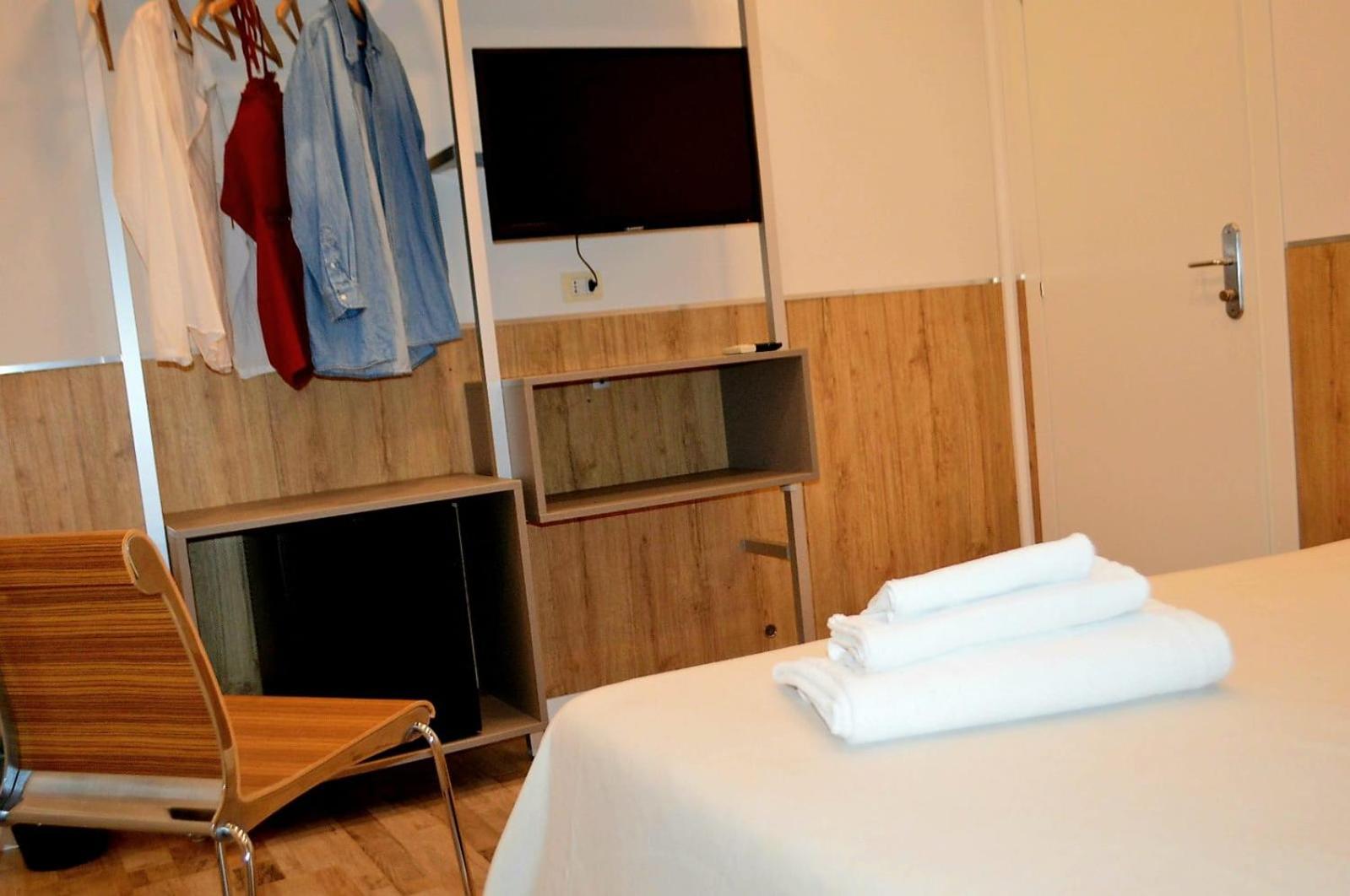 Small Twin Room - Photo 1