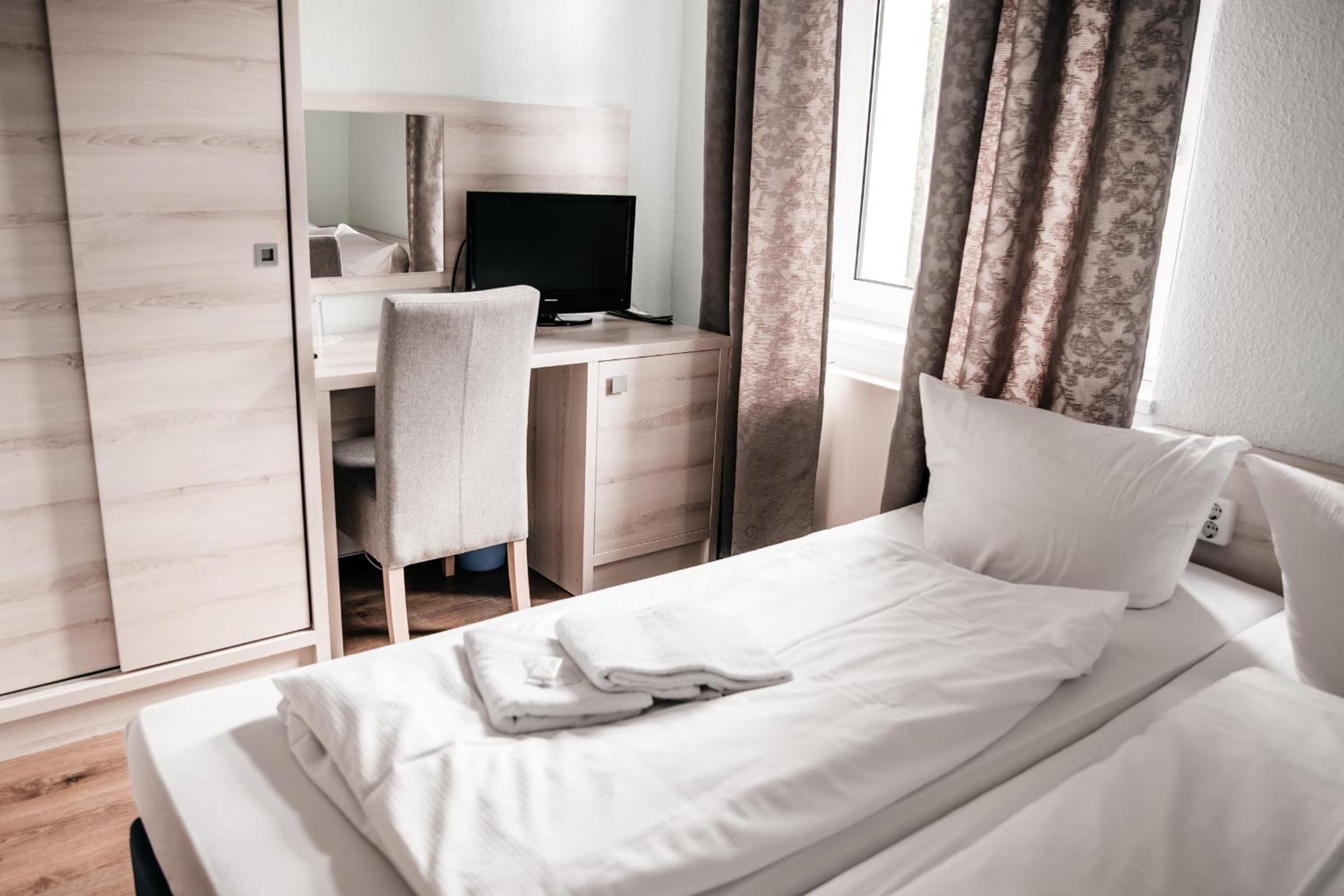 Budget Twin Room photo 3