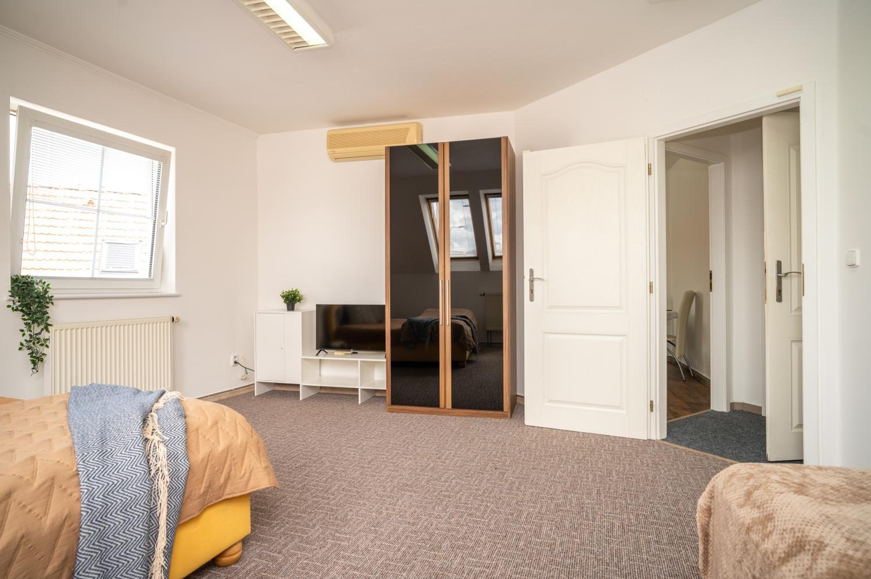 One-Bedroom Apartment photo 3