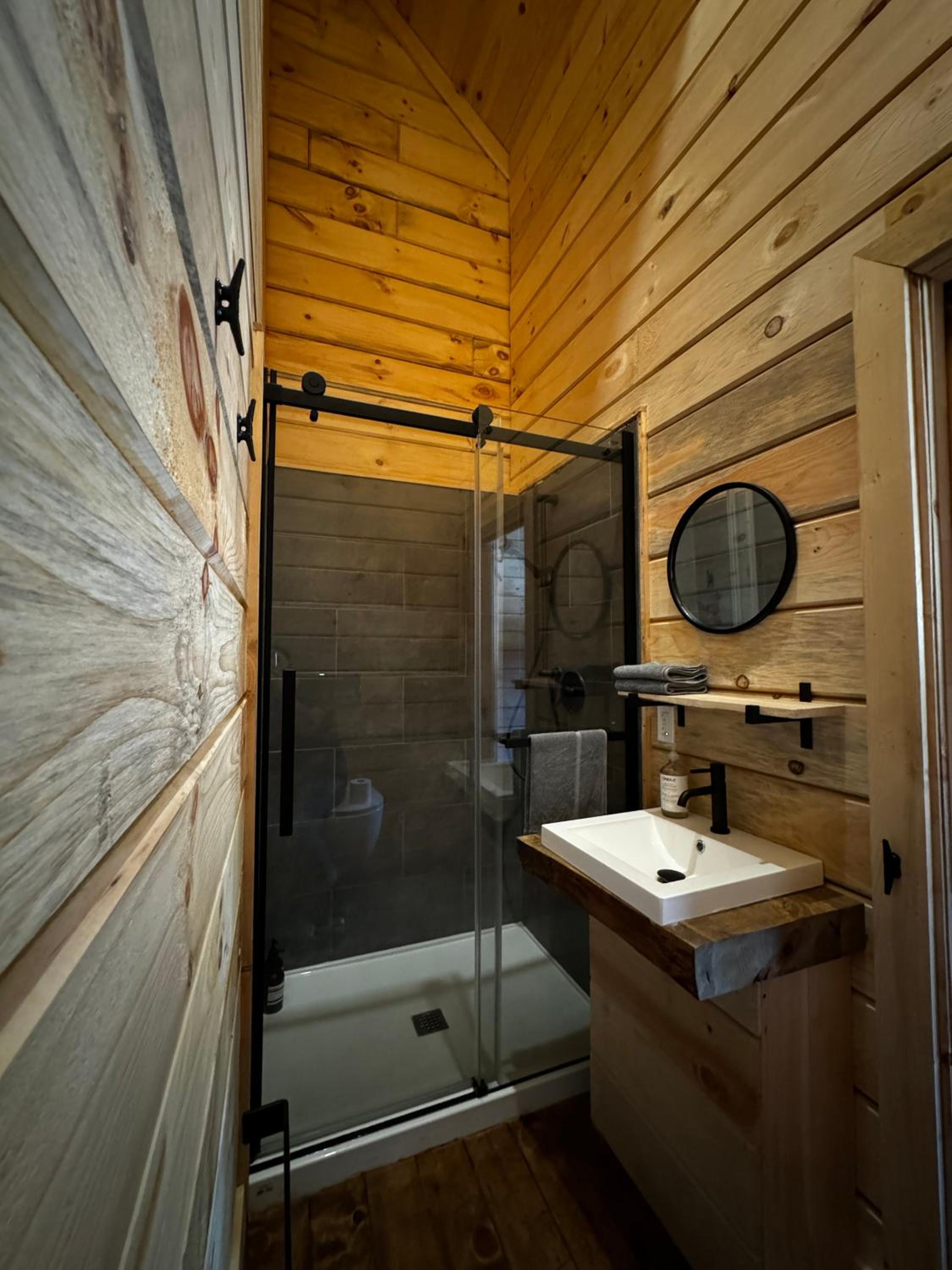 Double or Twin Room with Lake View photo 2