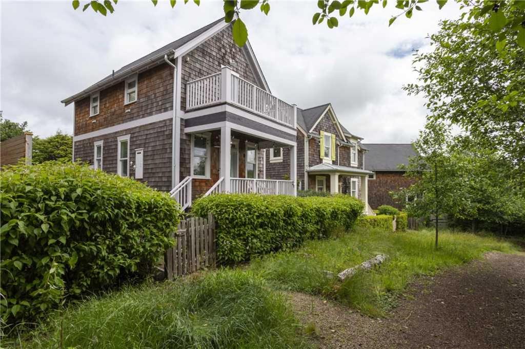 Two-Bedroom House photo 2