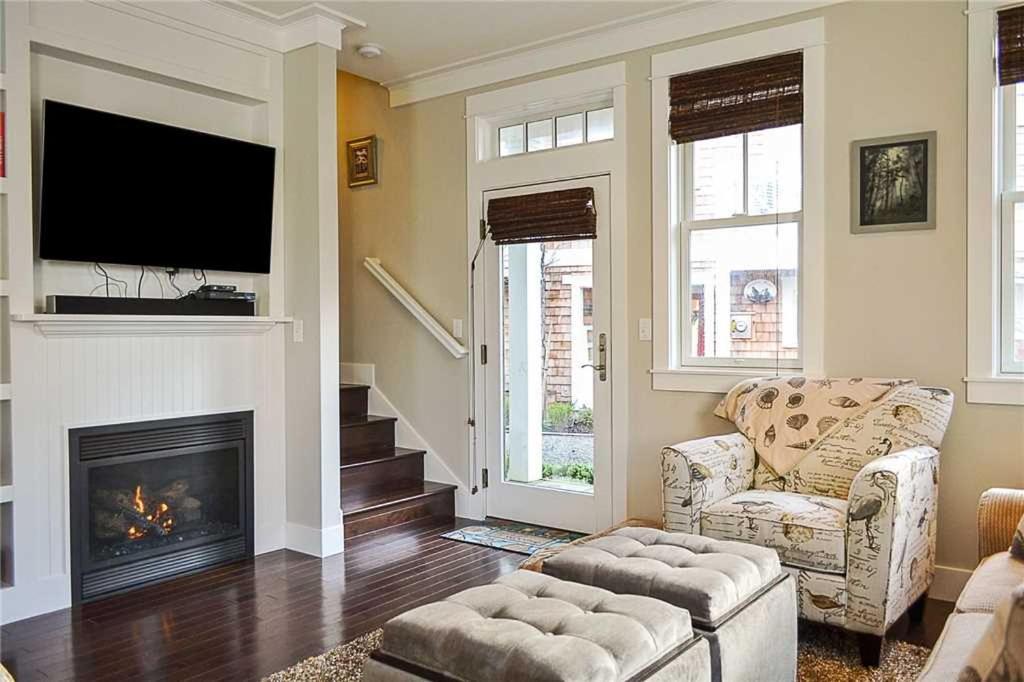Two-Bedroom House photo 2