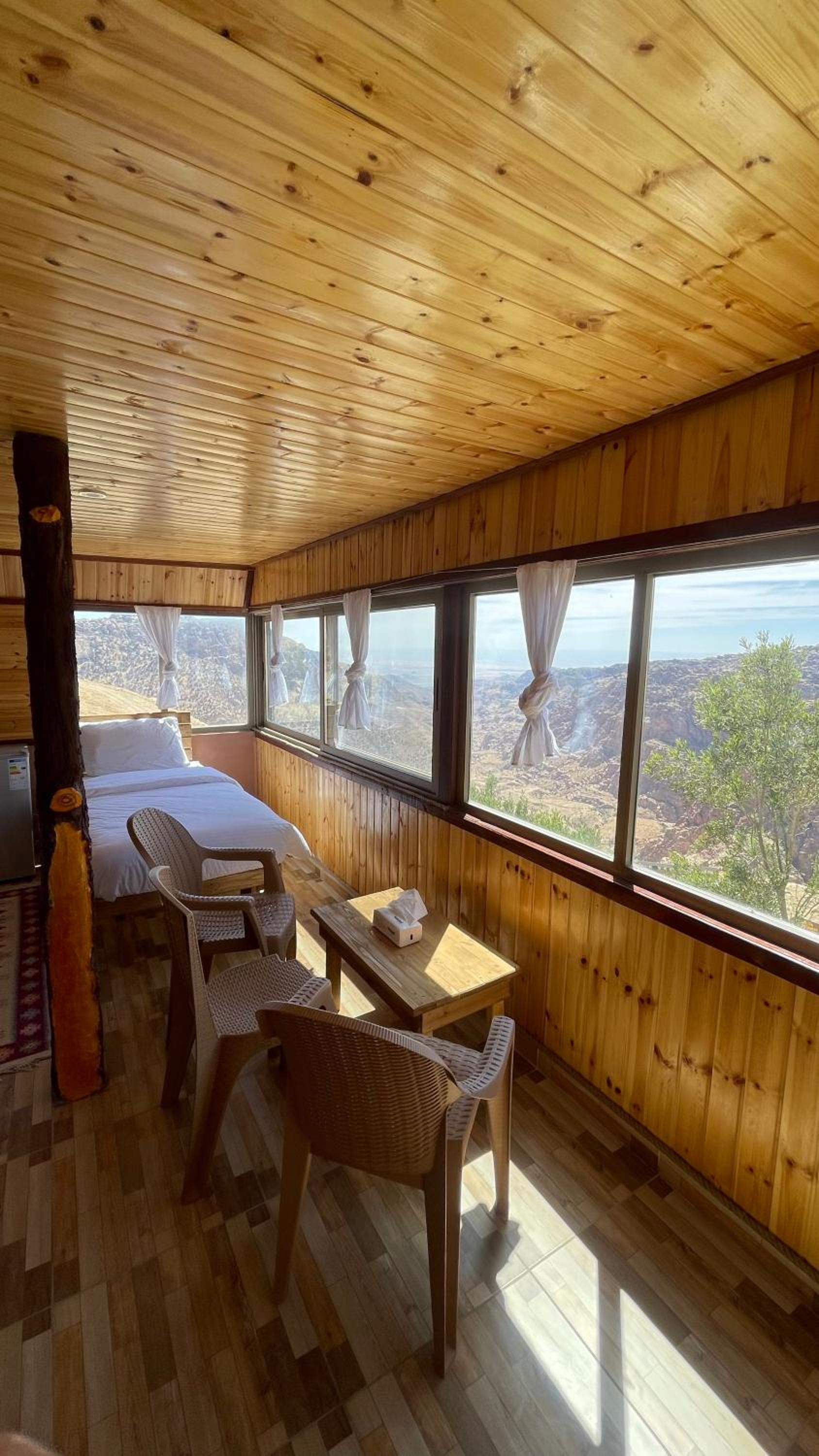 Family Room with Mountain View photo 2