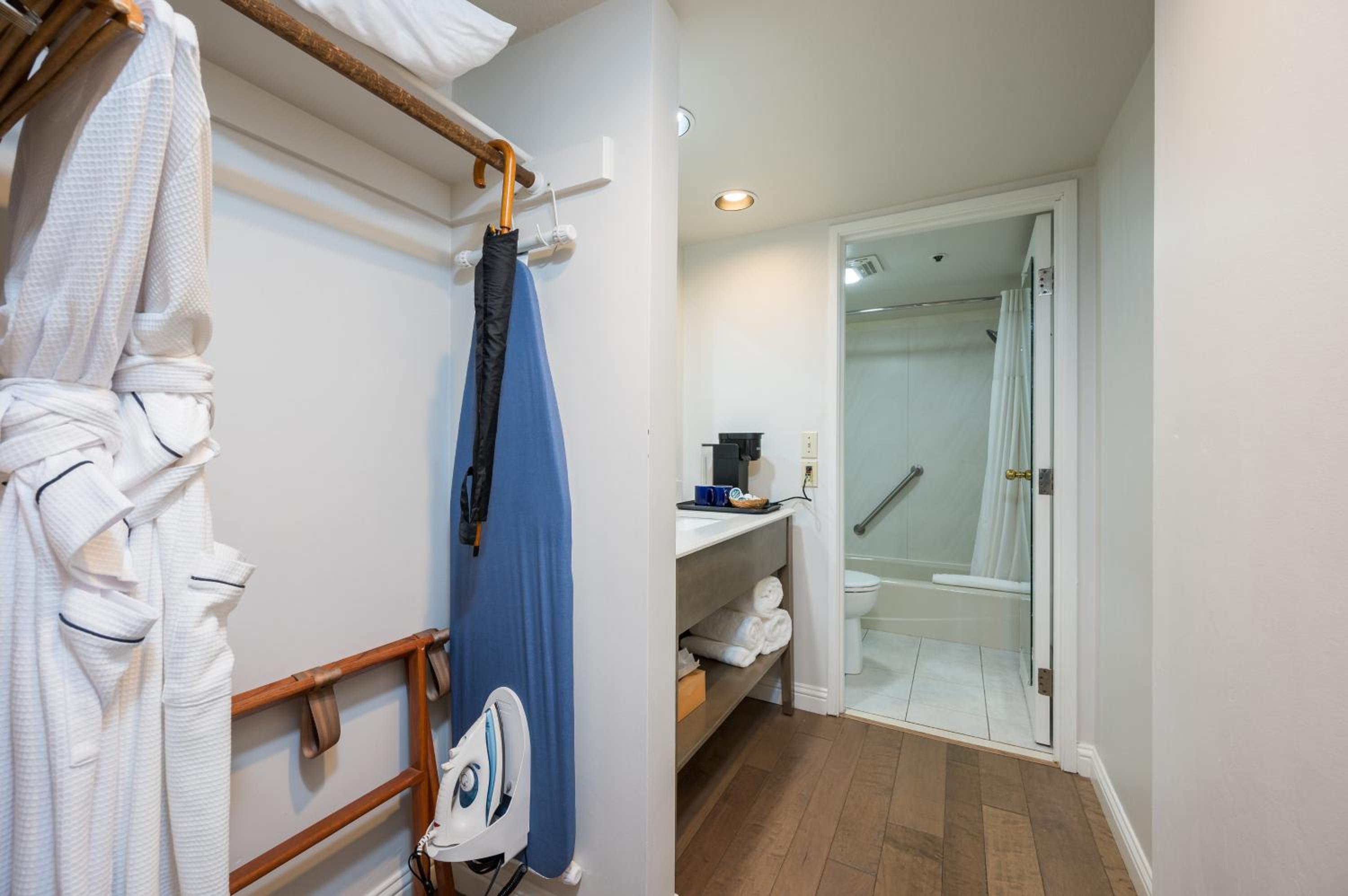 Premier King Room - Photo 5