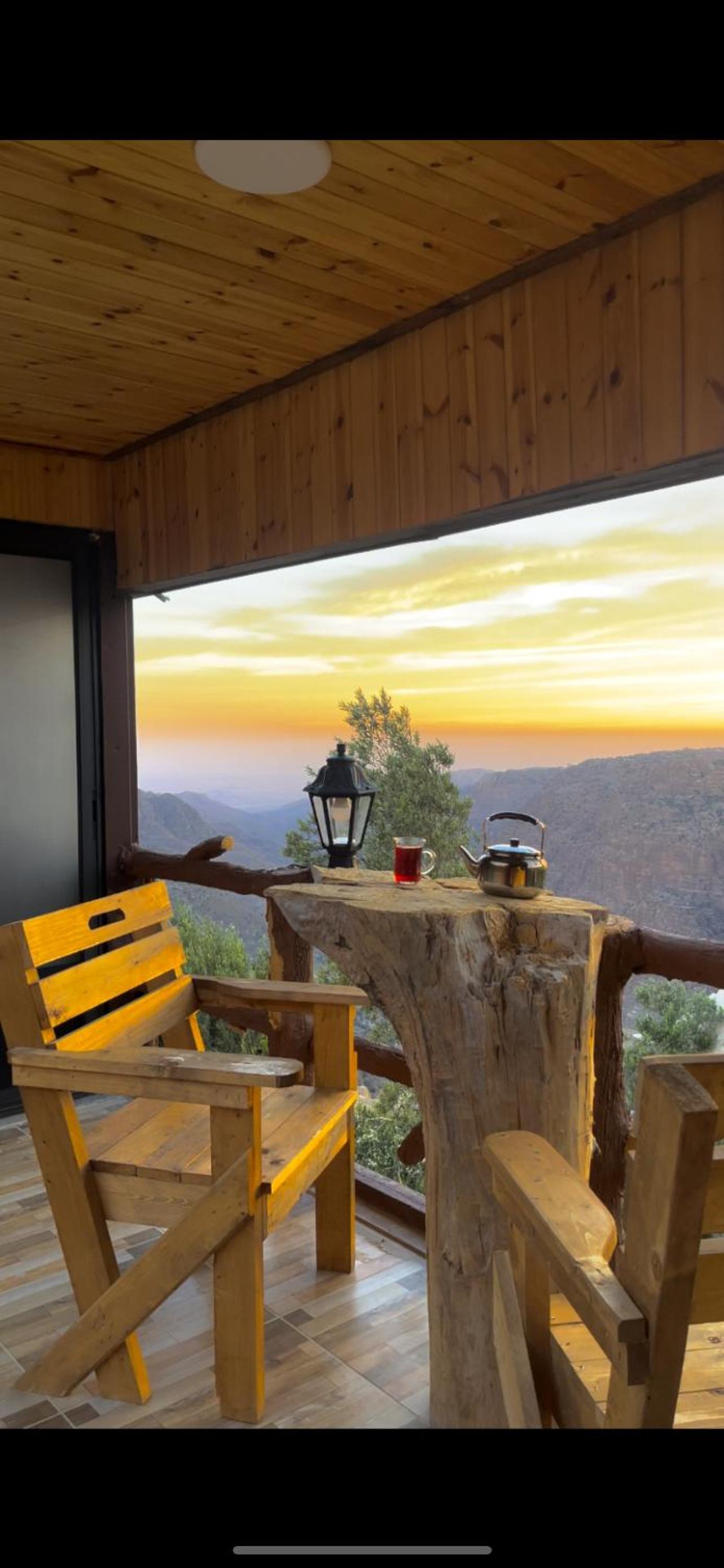 Family Room with Mountain View photo 3