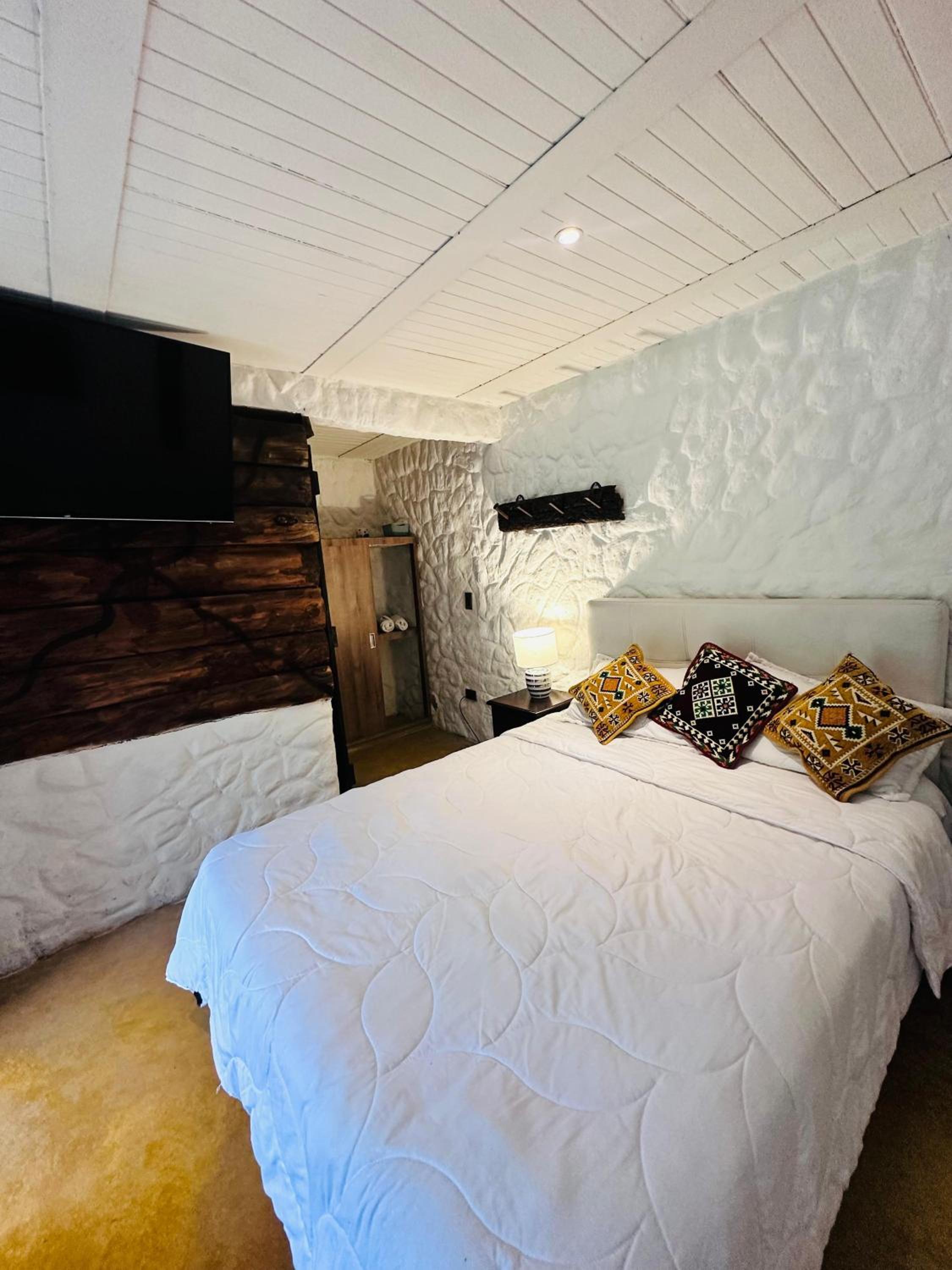 Deluxe Double Room with Balcony photo 3