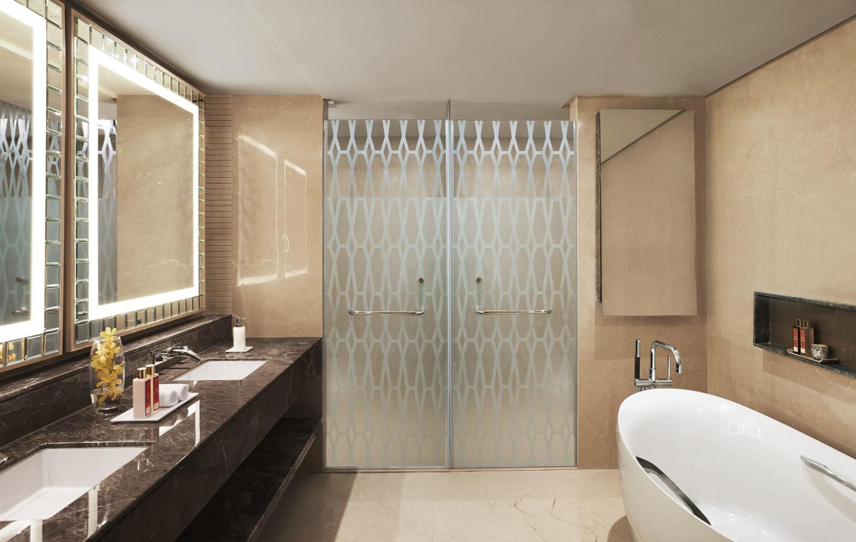 Luxury Suite with Breakfast, Two Way Airport Transfers, Evening Cocktail Hours & High-Tea Luxury Suite with Breakfast, Two Way Airport Transfers, Evening Cocktail Hours & High-Tea