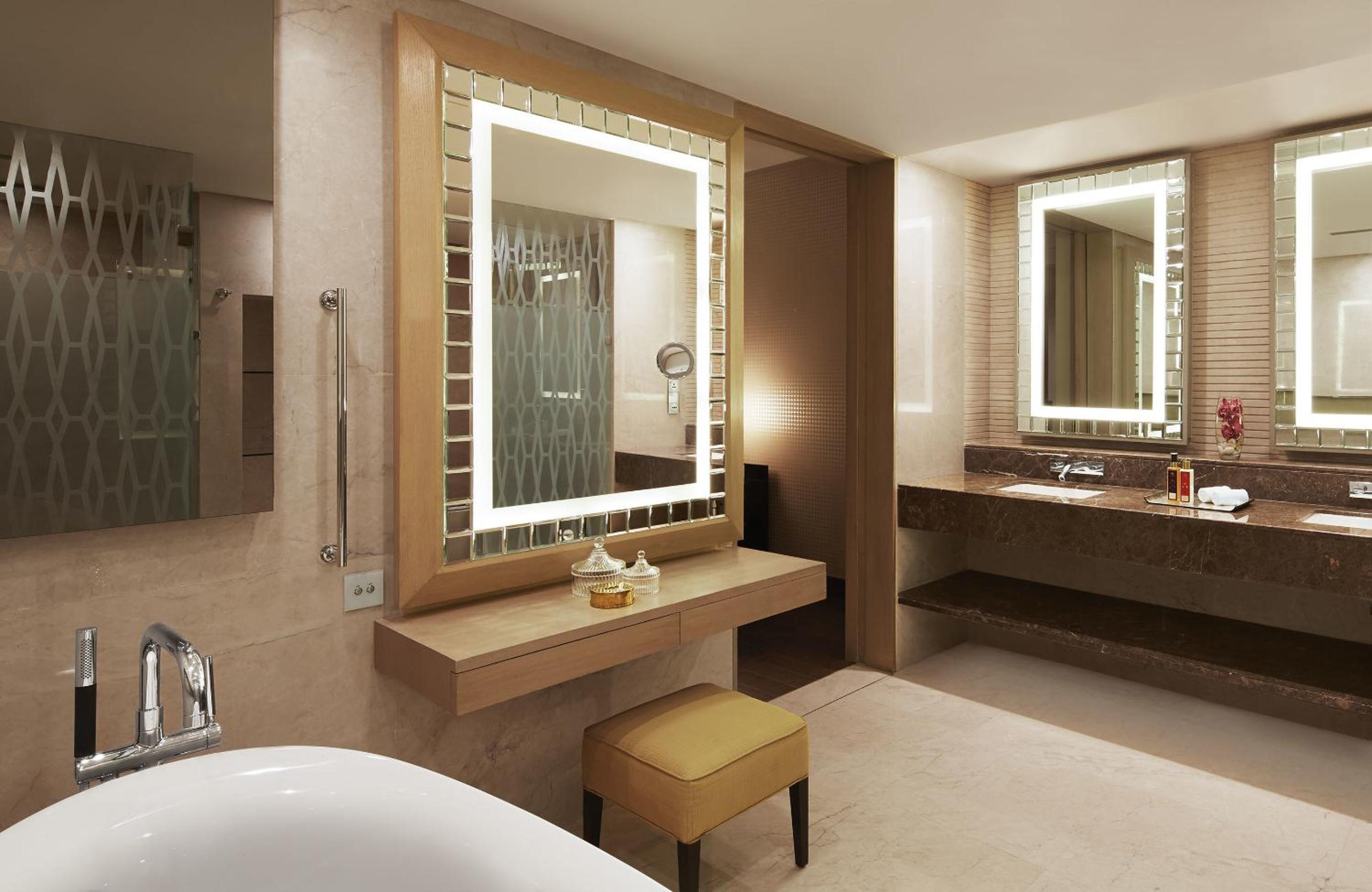 Junior Suite with Breakfast, One way Airport Transfers, Evening Cocktail Hours and High Tea Junior Suite with Breakfast, One way Airport Transfers, Evening Cocktail Hours and High Tea