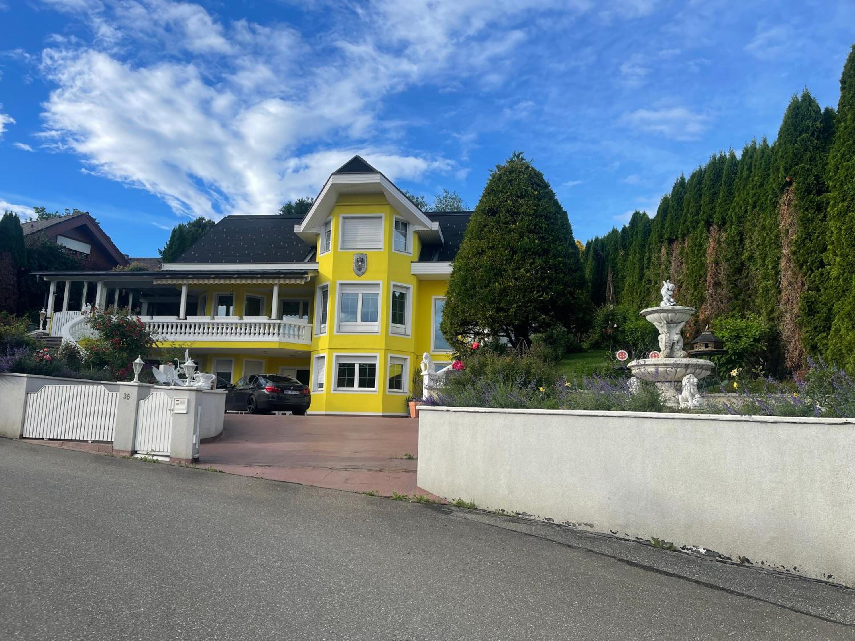 Villa photo 2