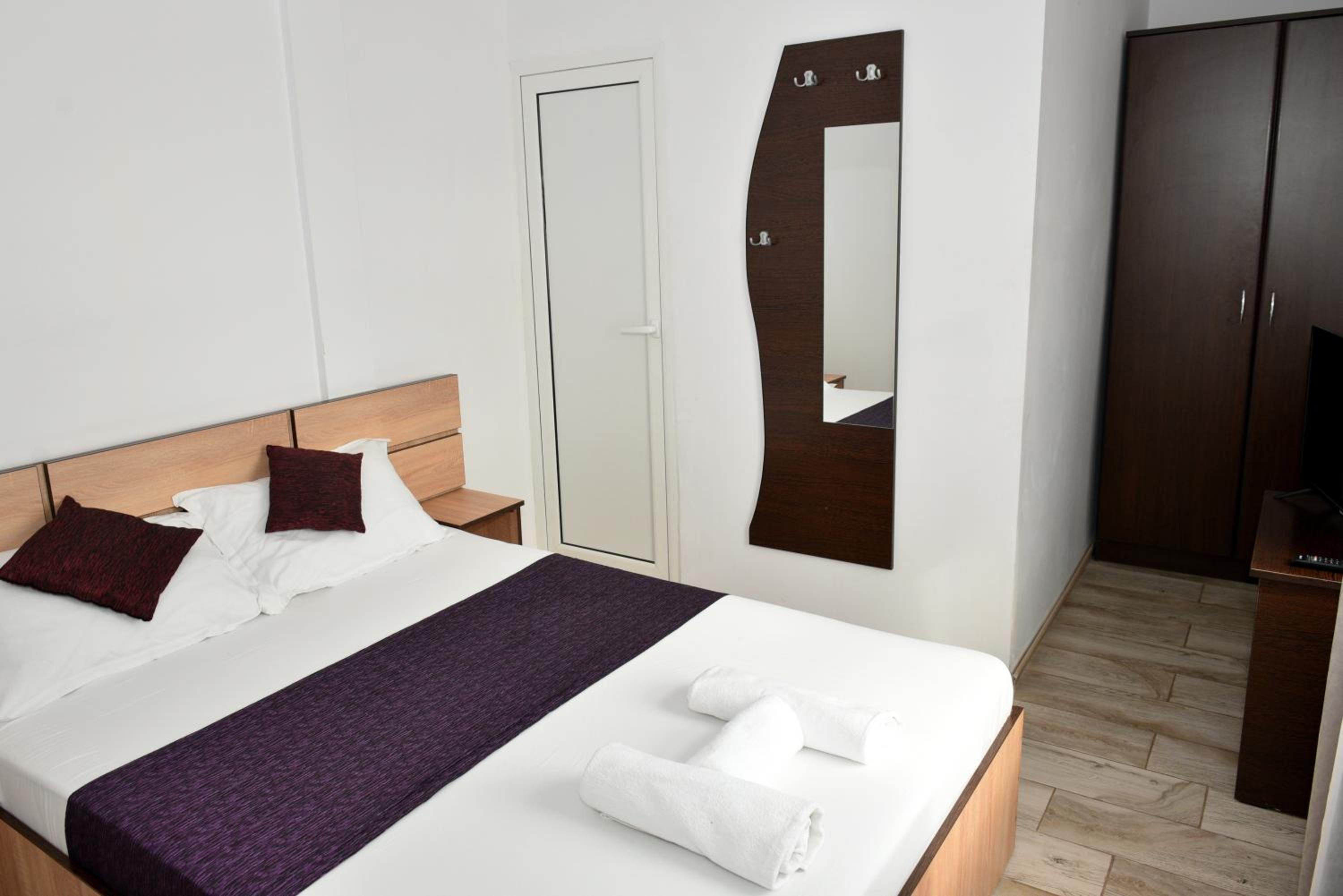 Double Room - Photo 10