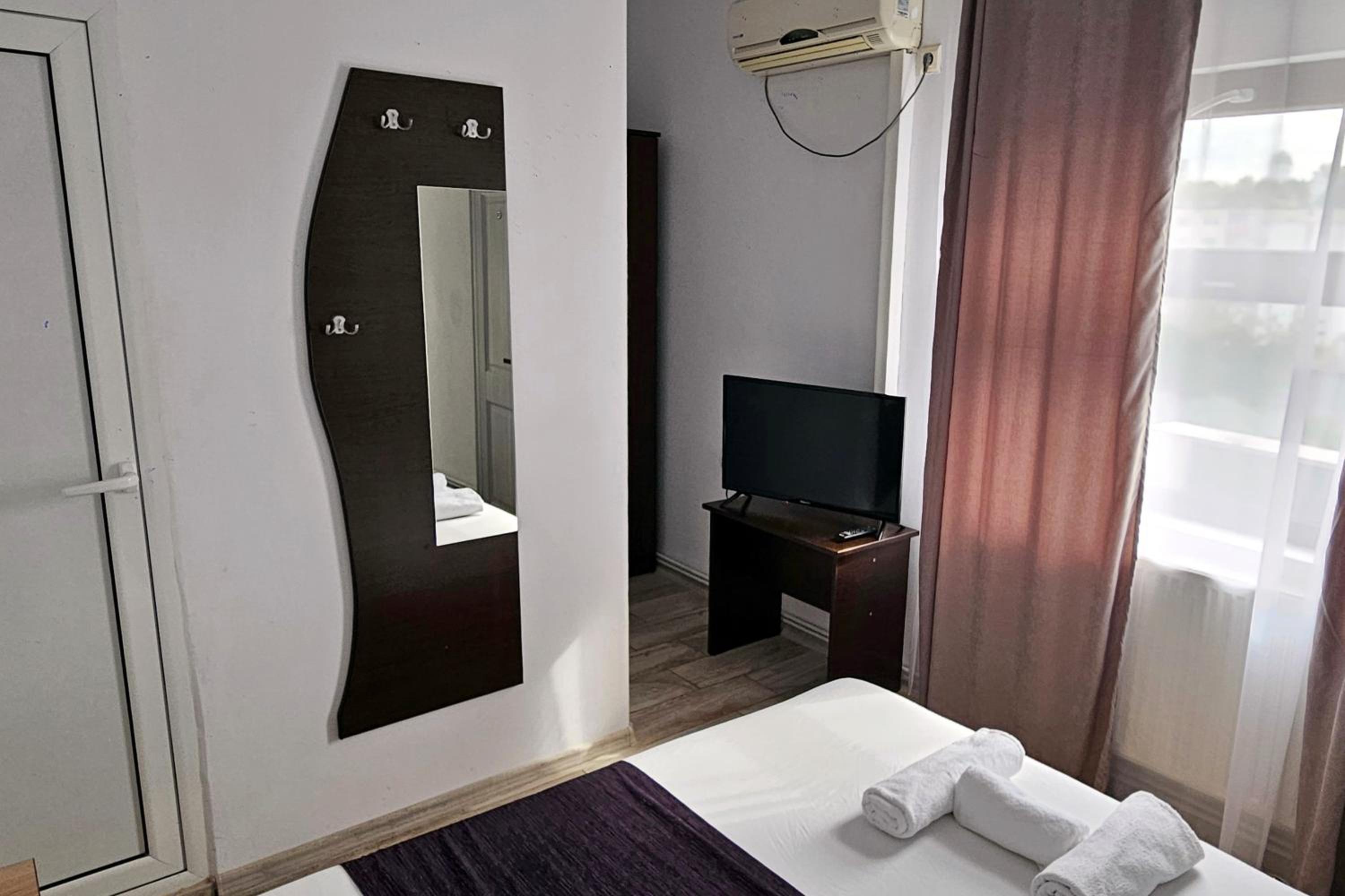 Double Room - Photo 11
