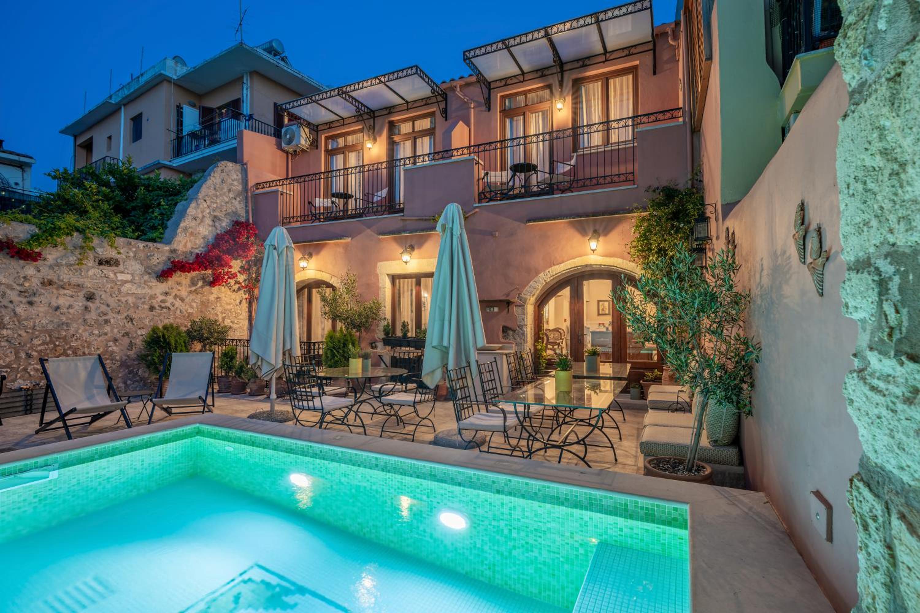 Suite with Balcony and Pool View - Photo 2