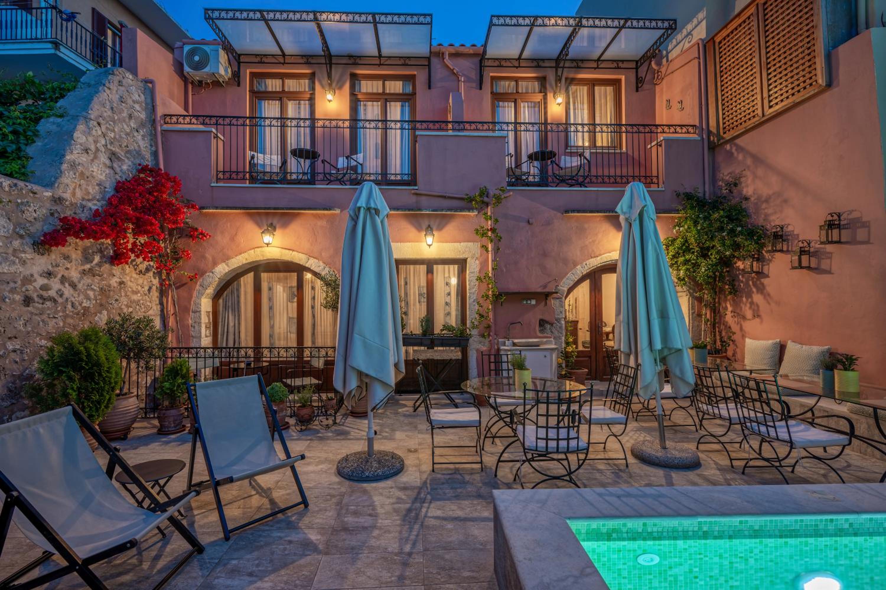 Suite with Balcony and Pool View - Photo 5