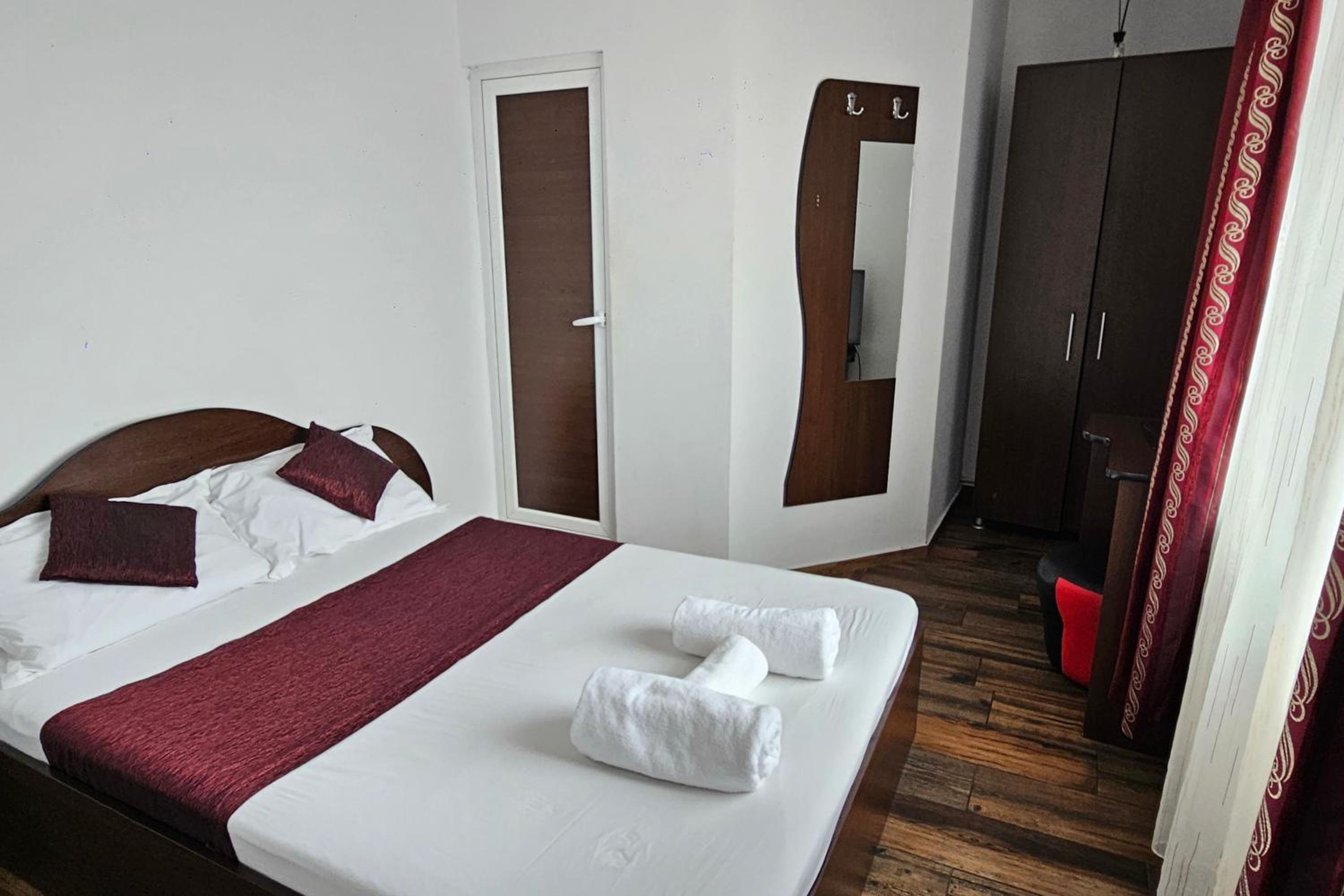 Double Room - Photo 12