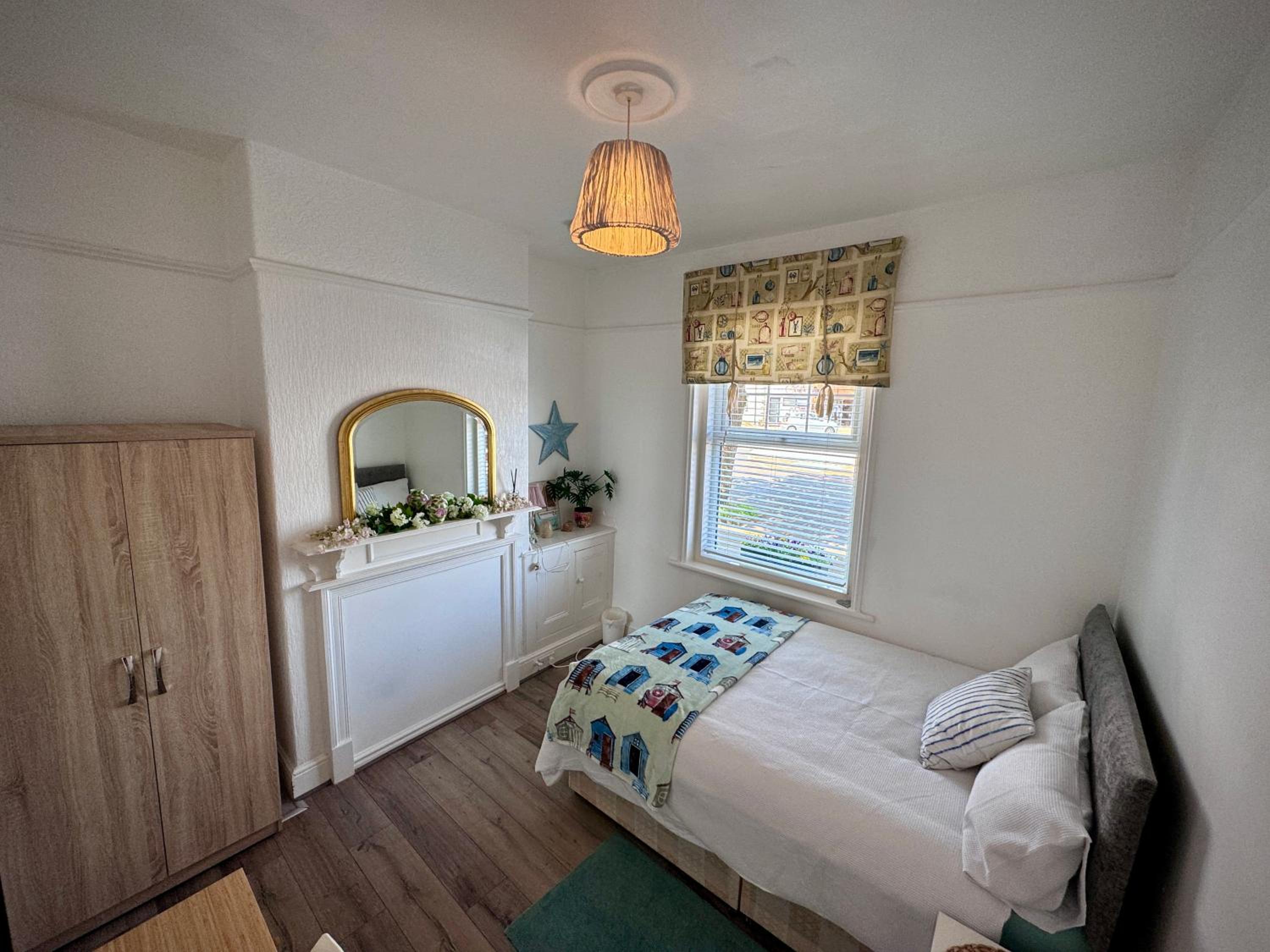 Three-Bedroom House photo 3