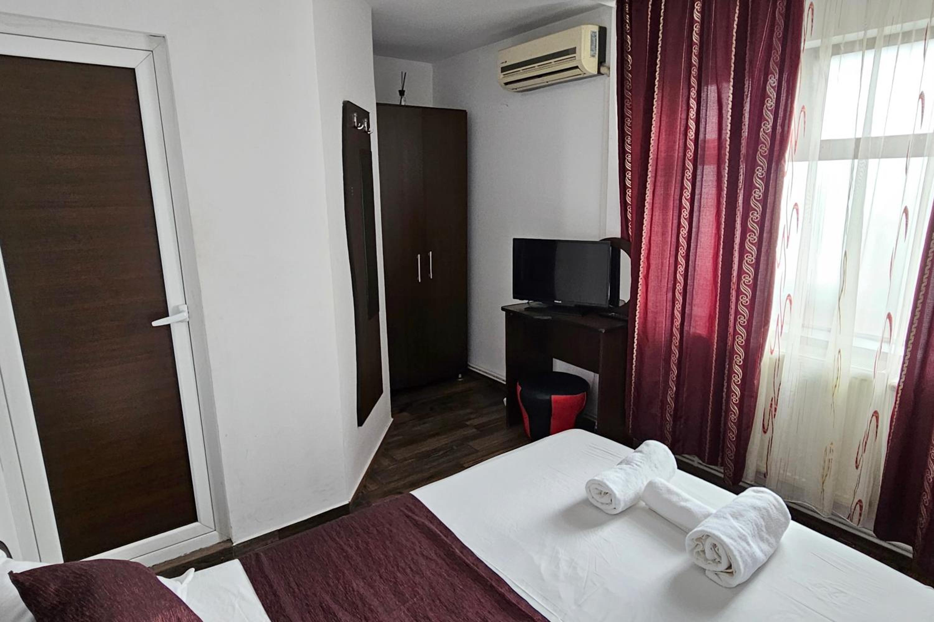 Double Room - Photo 2
