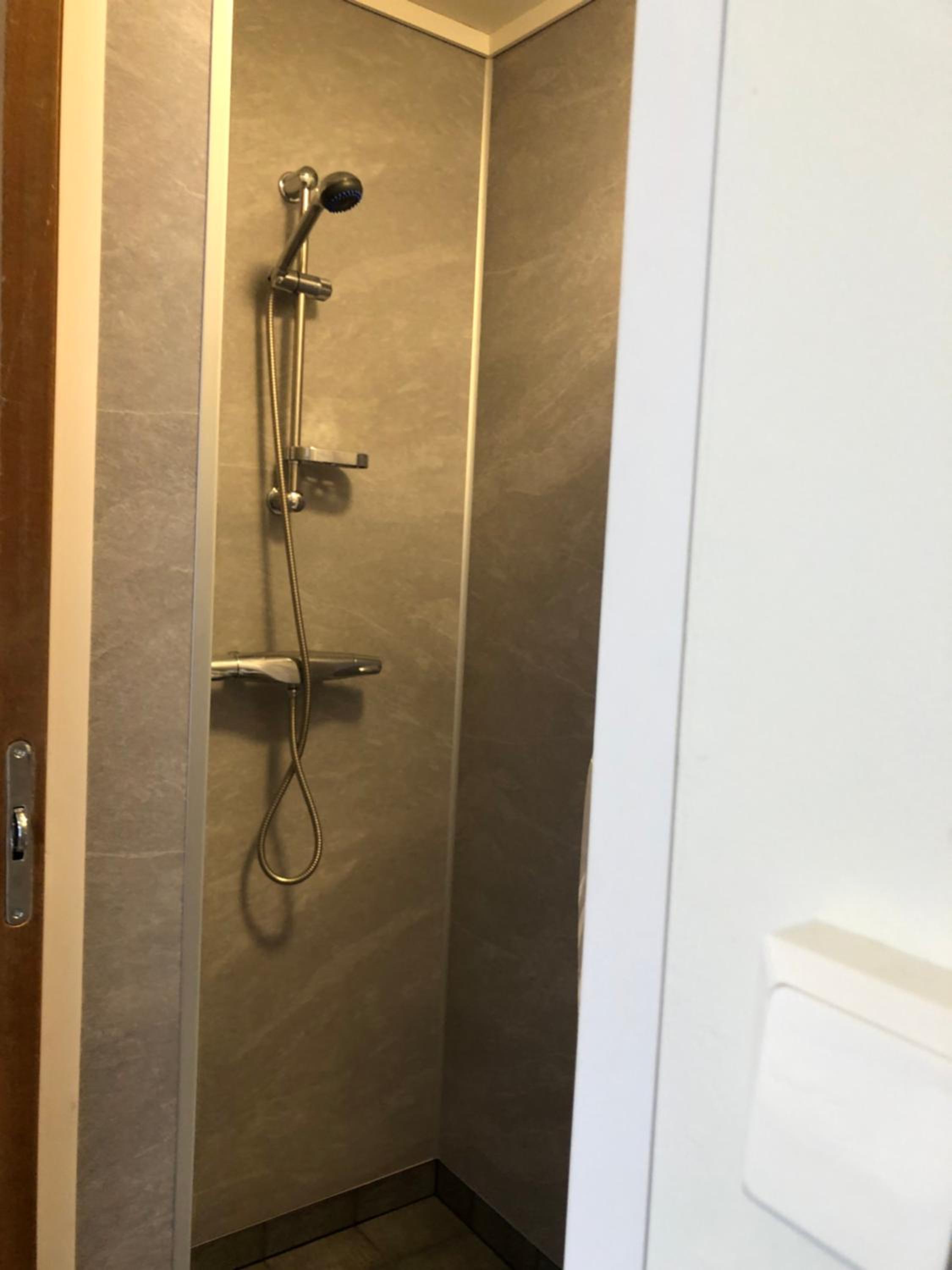 Economy Twin Room with Lake View