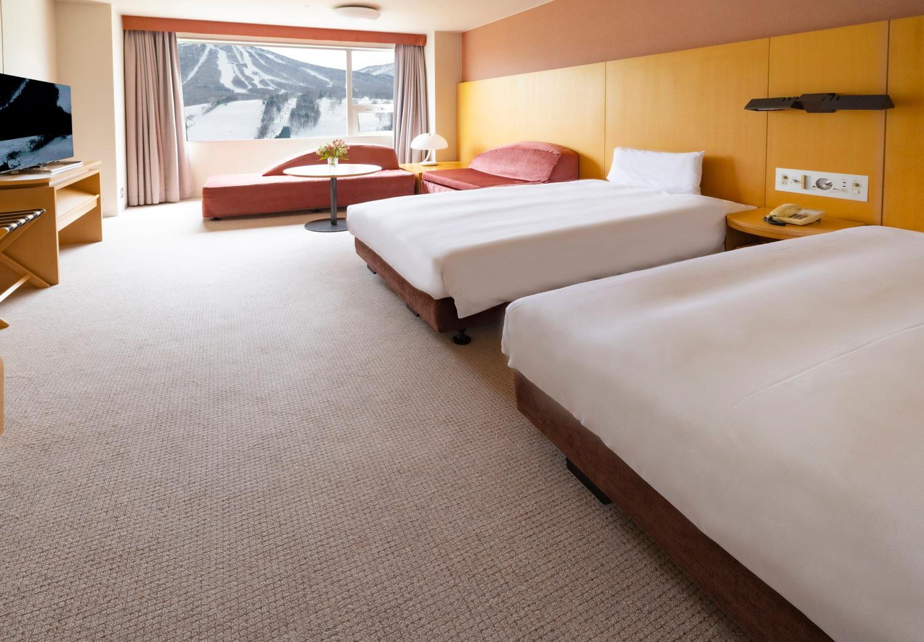 Premium Twin Room - High Floor photo 1